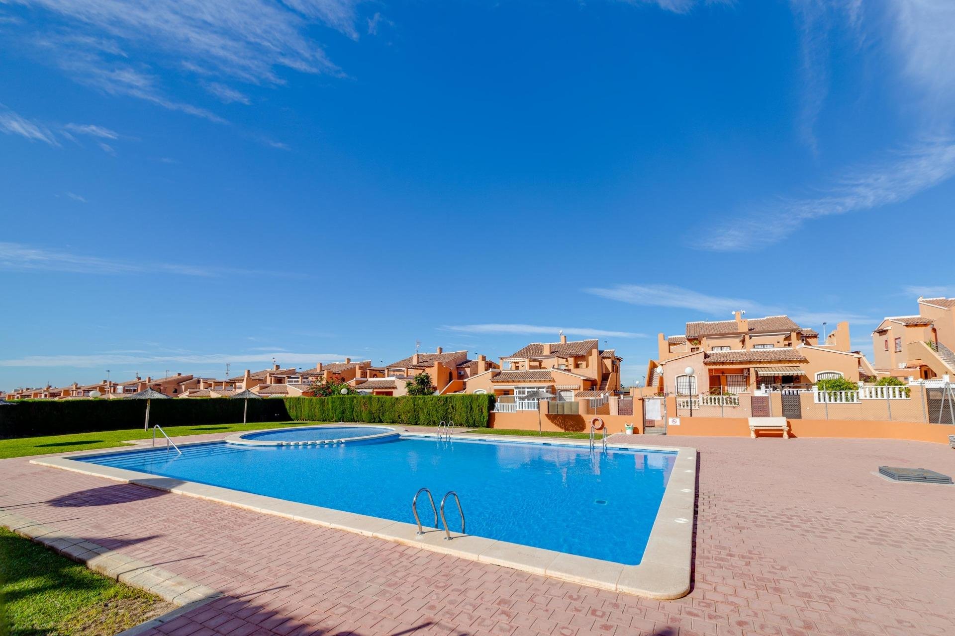 Revânzare - Bungalou -
Torrevieja - Aguas Nuevas