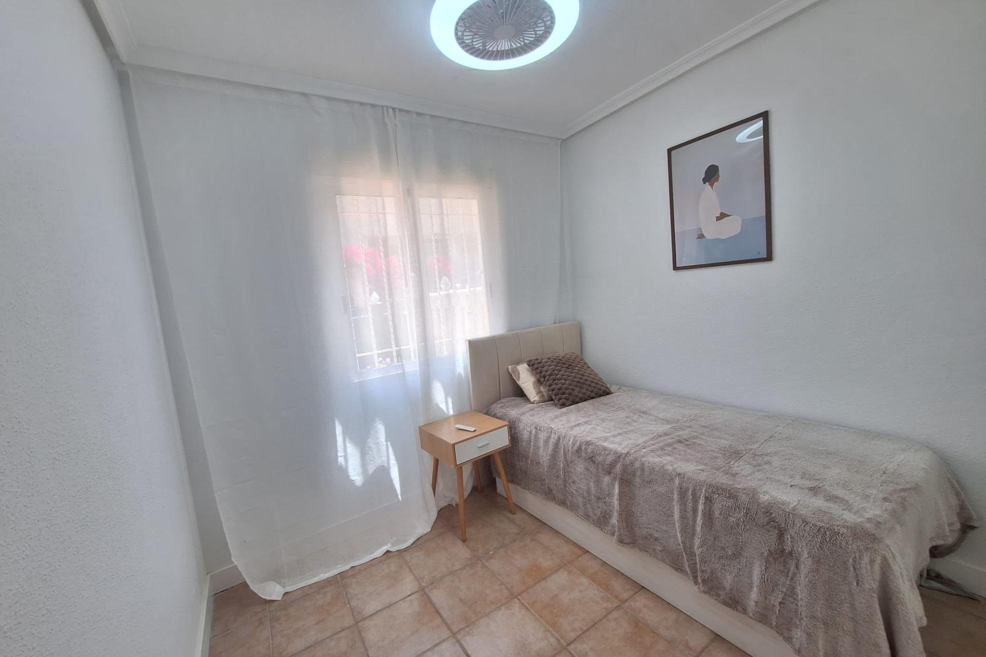 Revânzare - Bungalou -
Torrevieja - Sector 25