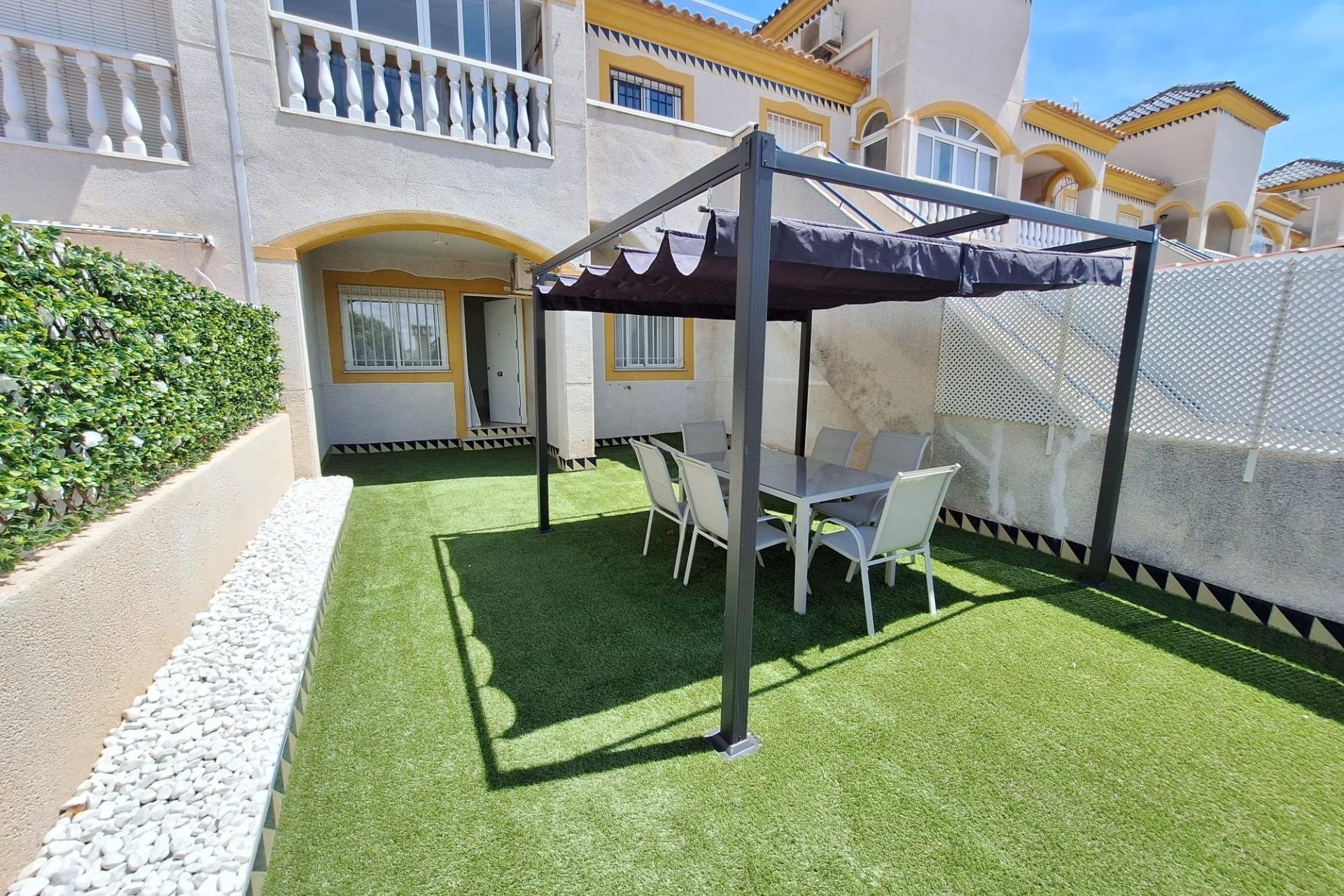 Revânzare - Bungalou -
Torrevieja - Sector 25