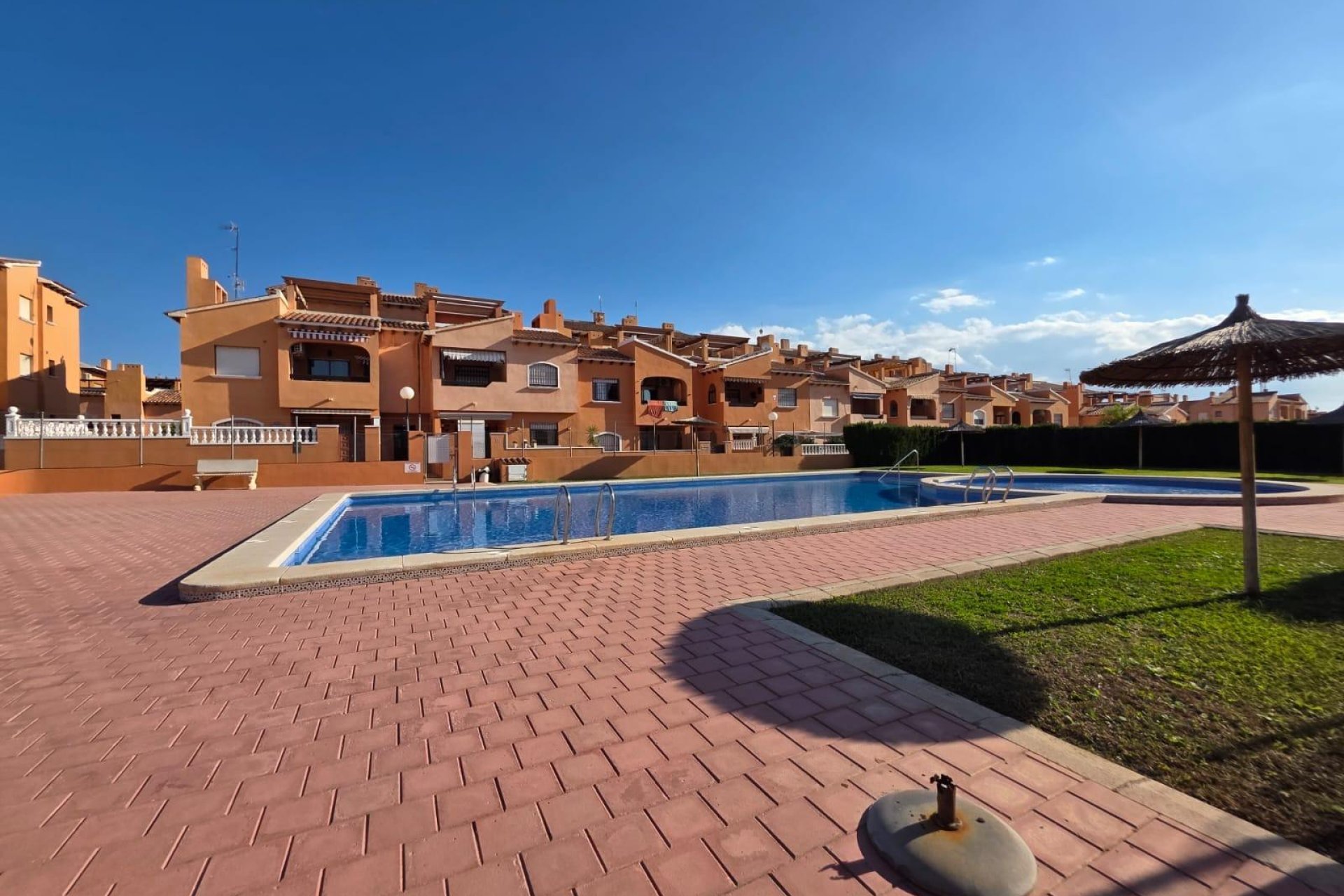 Revânzare - Bungalou -
Torrevieja - Zona Los Frutales
