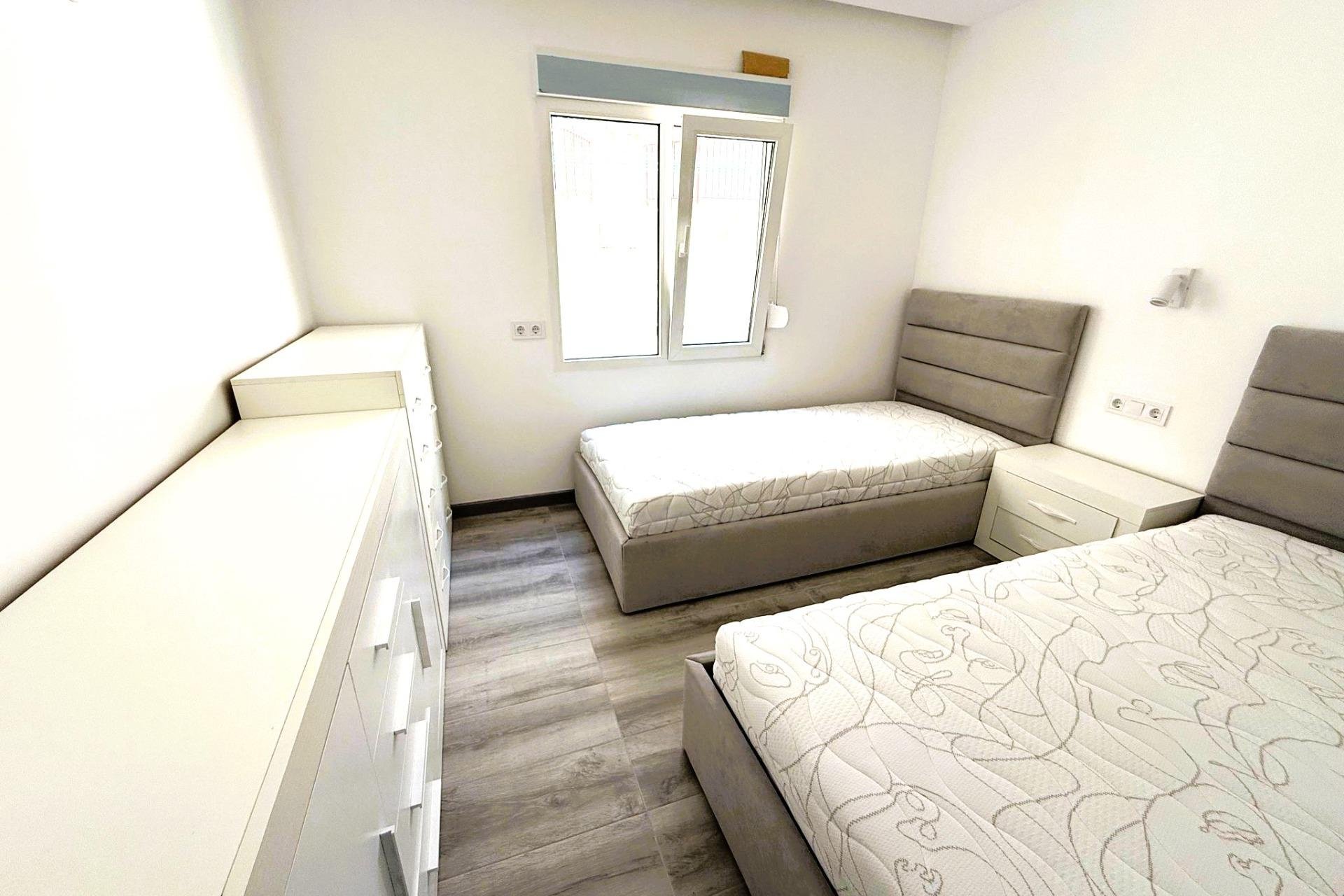 Revânzare - Duplex -
Torrevieja - Centro