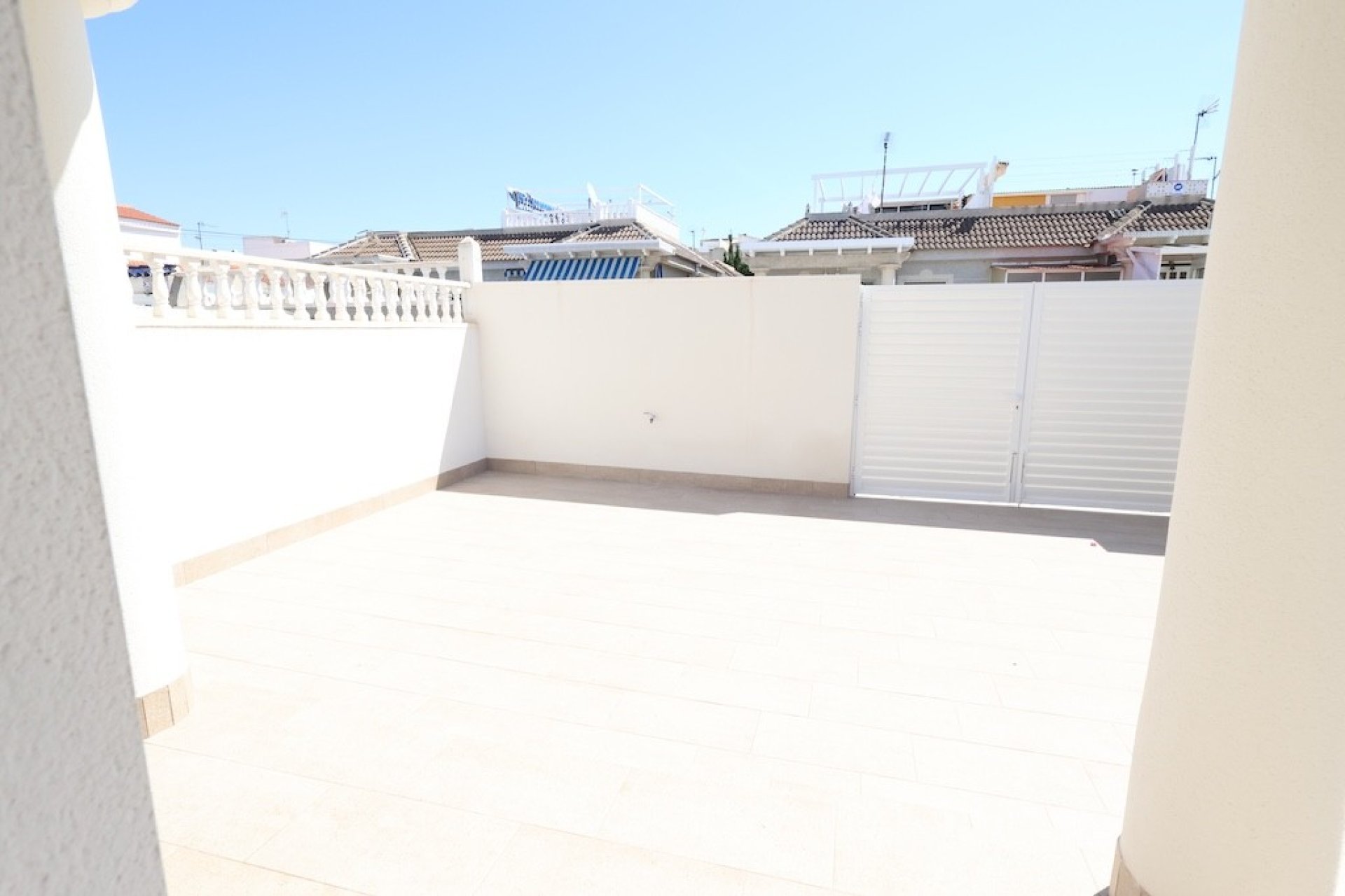 Revânzare - Semi Detached -
El Chaparral - Inland