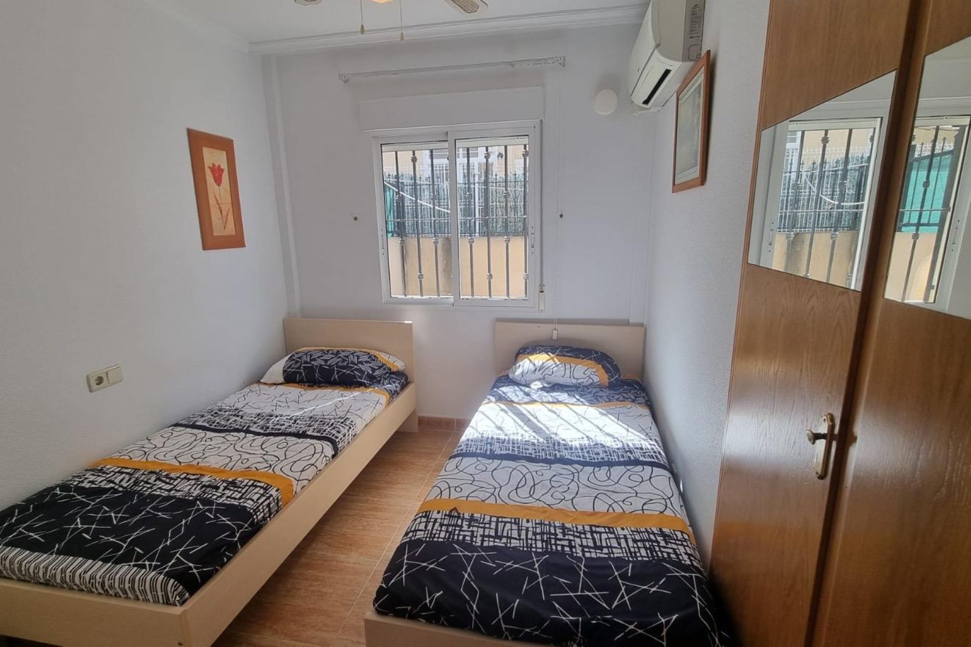 Revânzare - Semi Detached -
Guardamar del Segura - Urbanizaciones