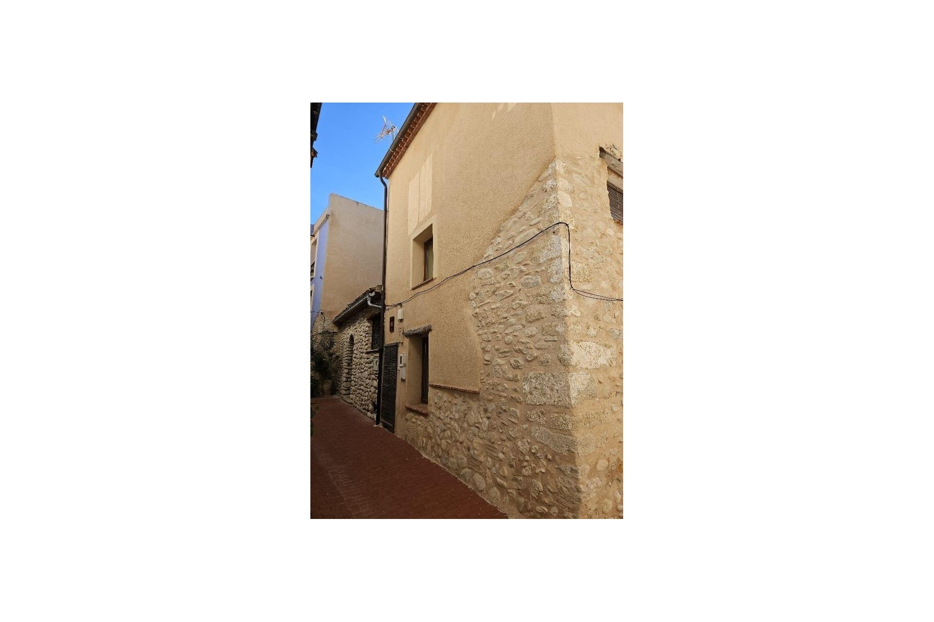 Revânzare - Town House -
Benilloba
