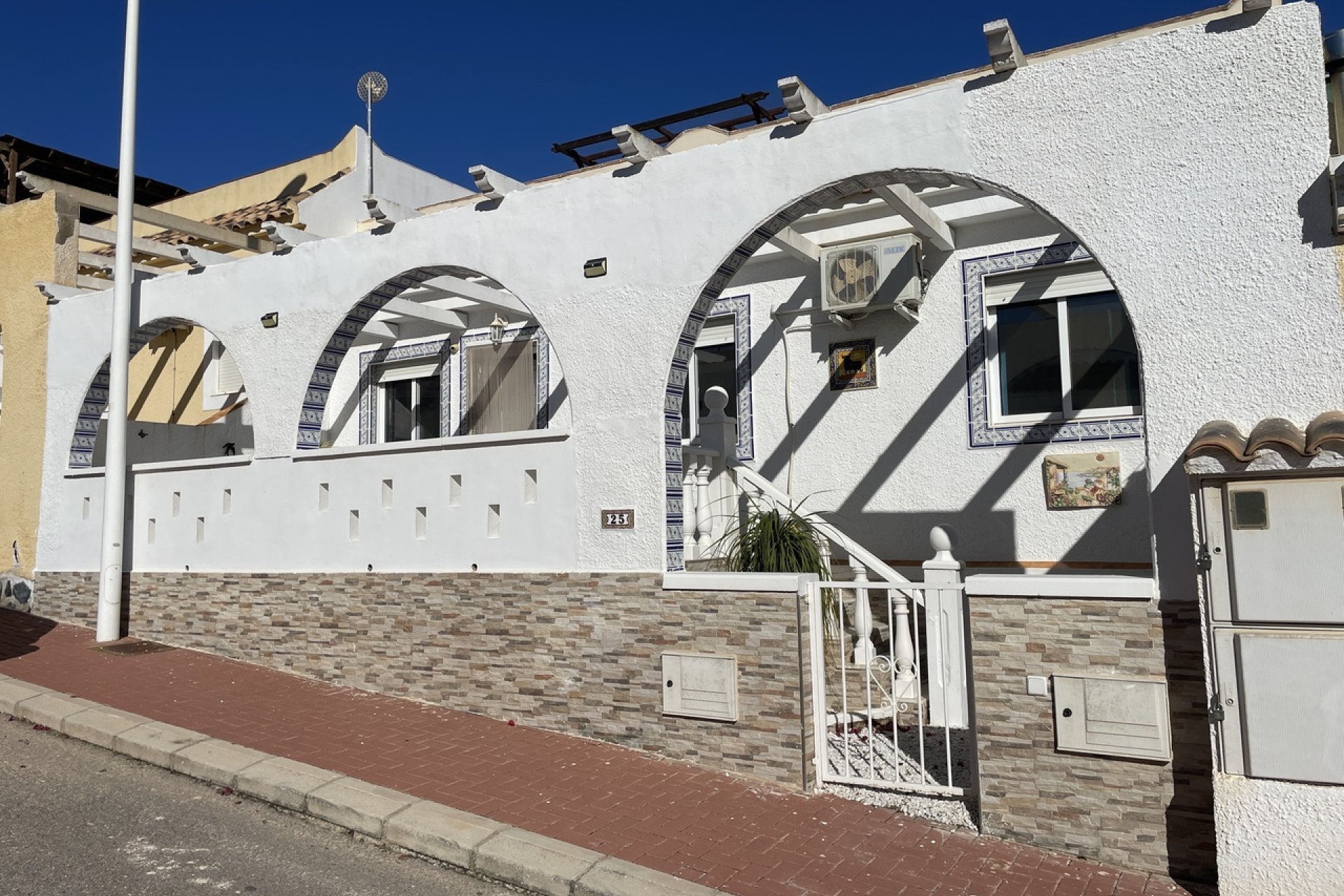 Revânzare - Town House -
Camposol - Inland