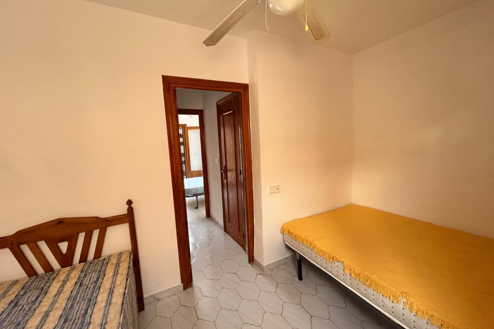 Revânzare - Town House -
El Chaparral - Inland