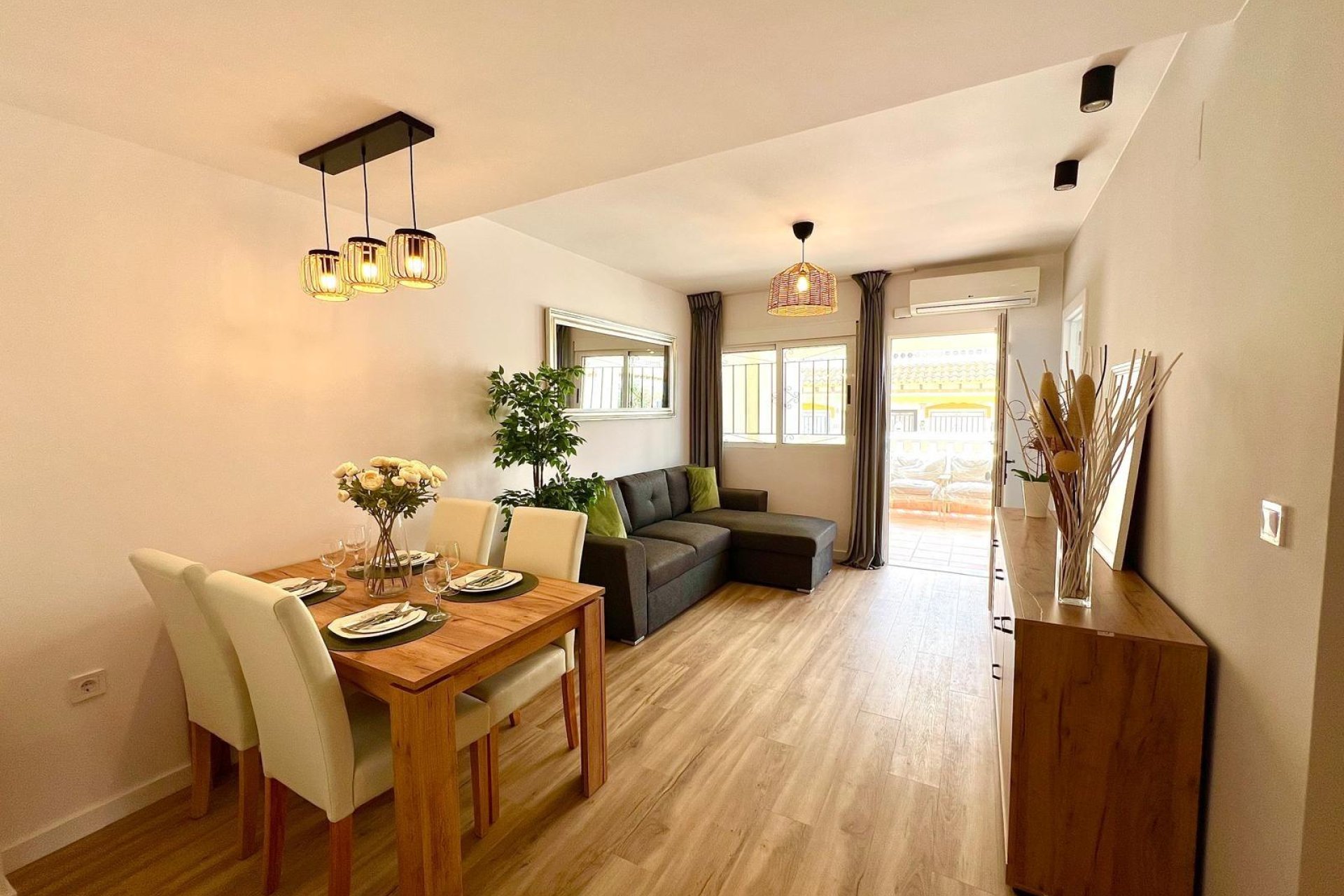 Revânzare - Town House -
Orihuela - Urbanización Perla Del Mar