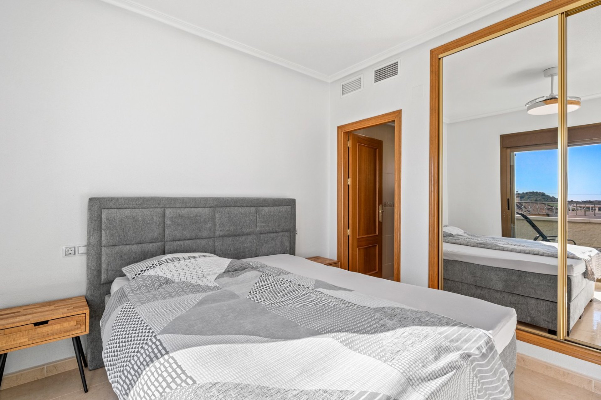 Revânzare - Town House -
San Miguel de Salinas - Inland