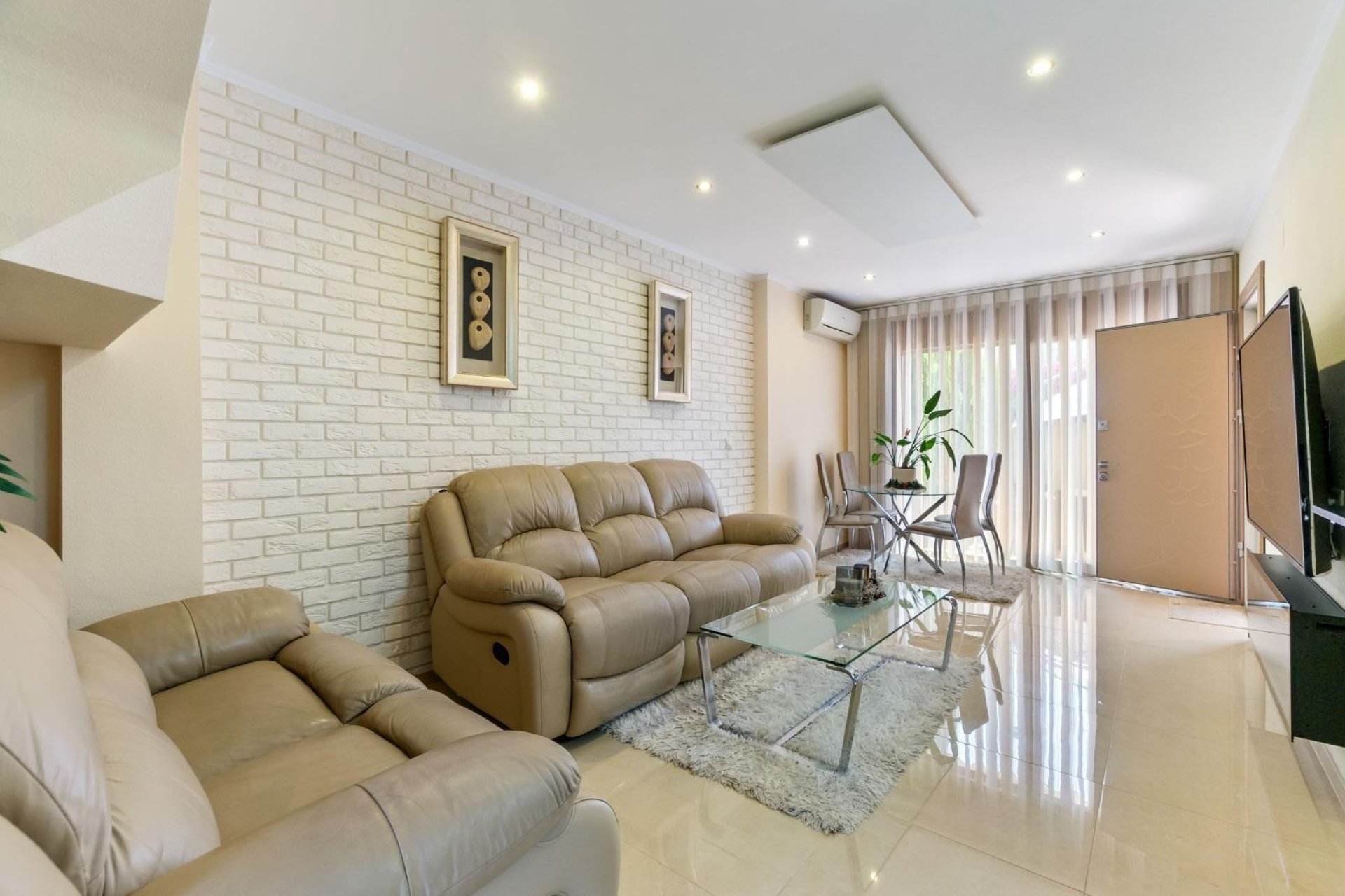 Revânzare - Town House -
Torrevieja - Aguas Nuevas