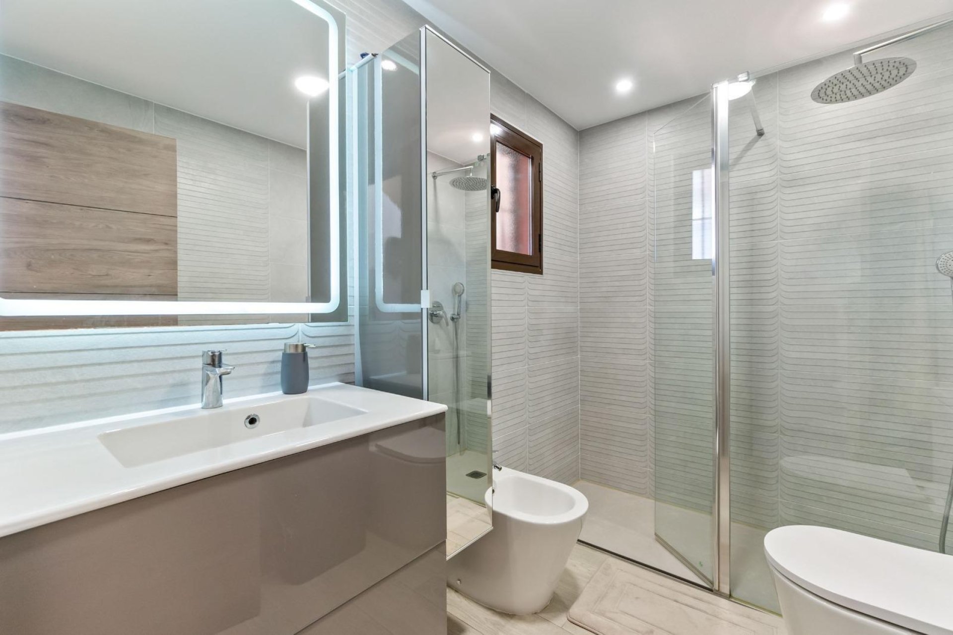 Revânzare - Town House -
Torrevieja - Aguas Nuevas