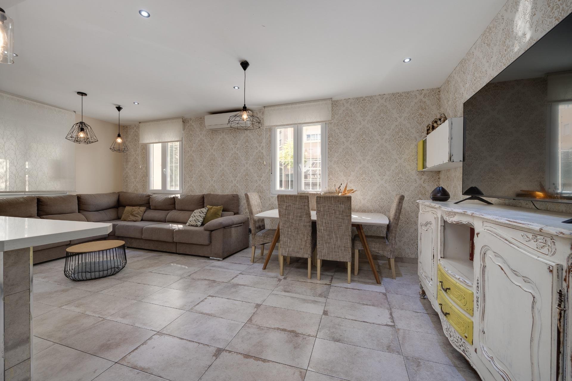 Revânzare - Town House -
Torrevieja - Centro