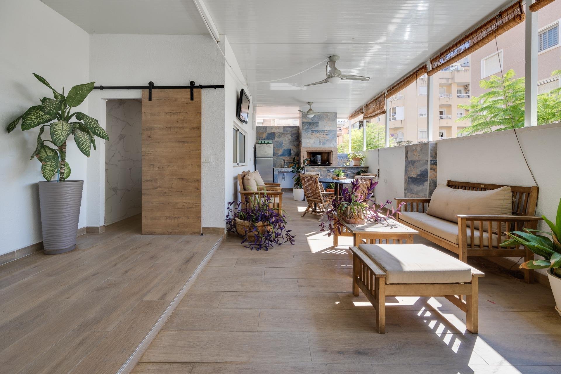 Revânzare - Town House -
Torrevieja - Centro