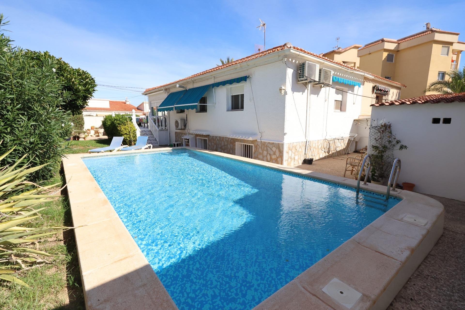 Revânzare - Town House -
Torrevieja - Costa Blanca