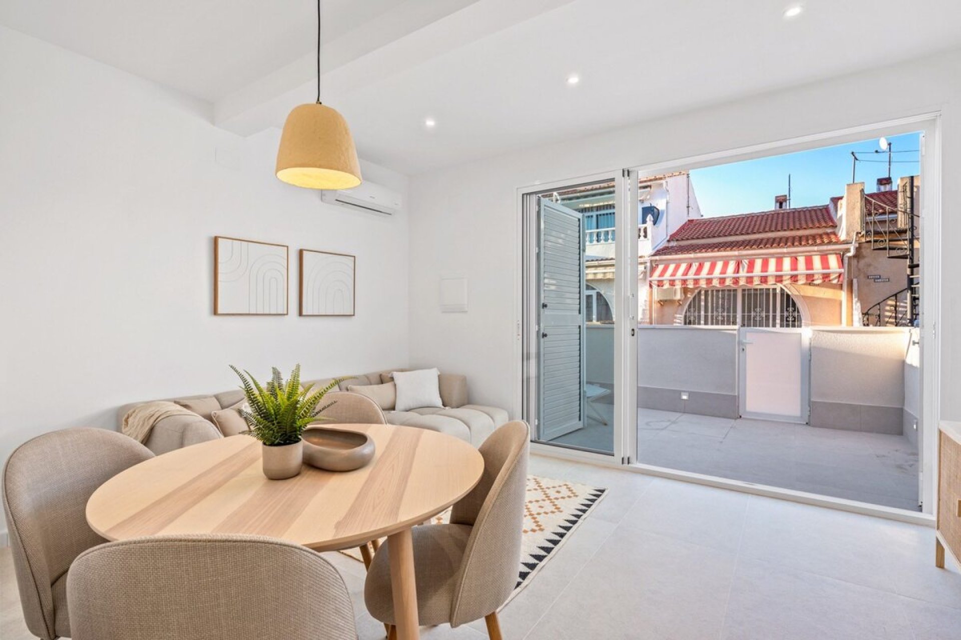 Revânzare - Town House -
Torrevieja - Costa Blanca