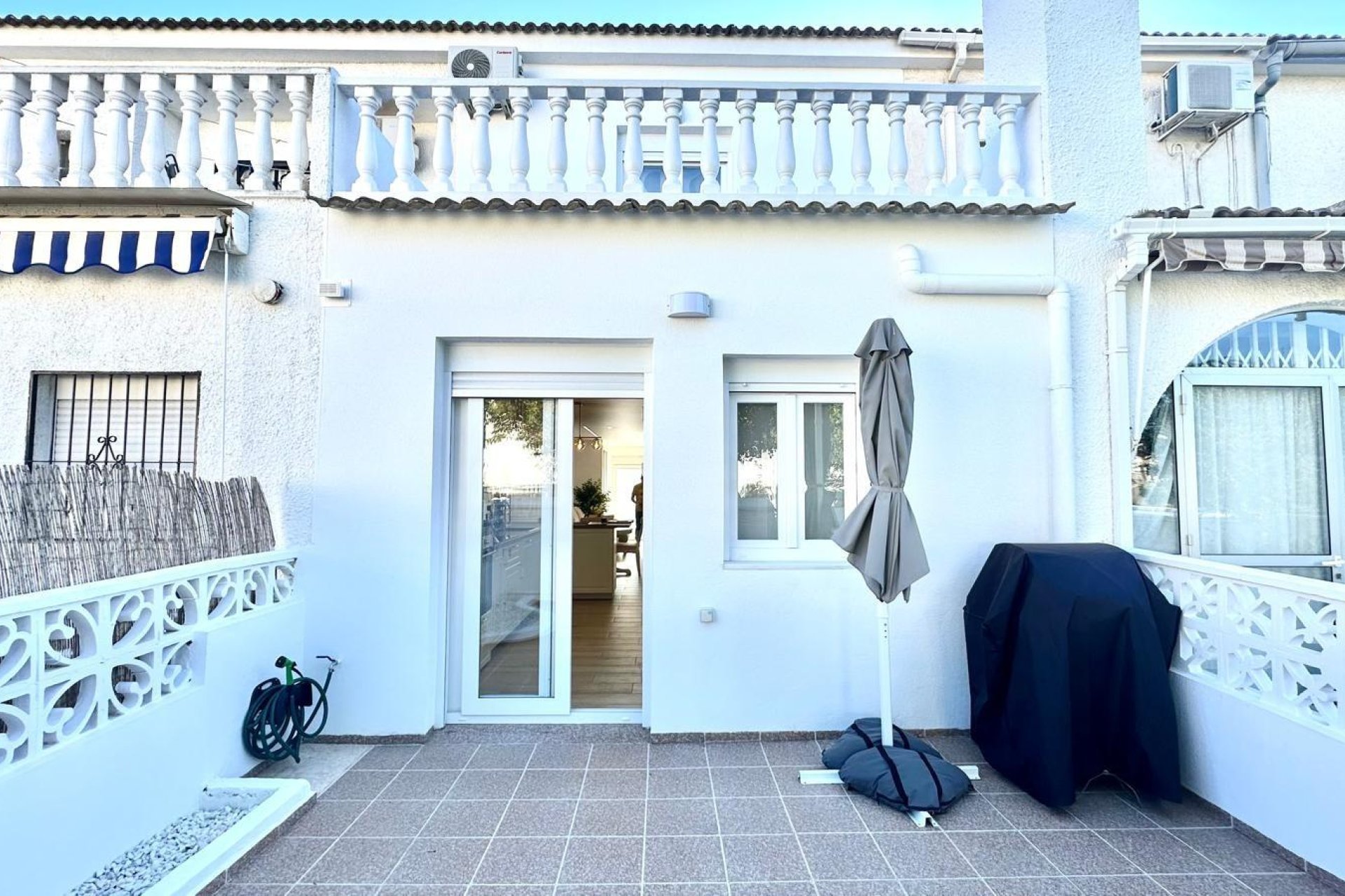 Revânzare - Town House -
Torrevieja - Estacion De Autobuses