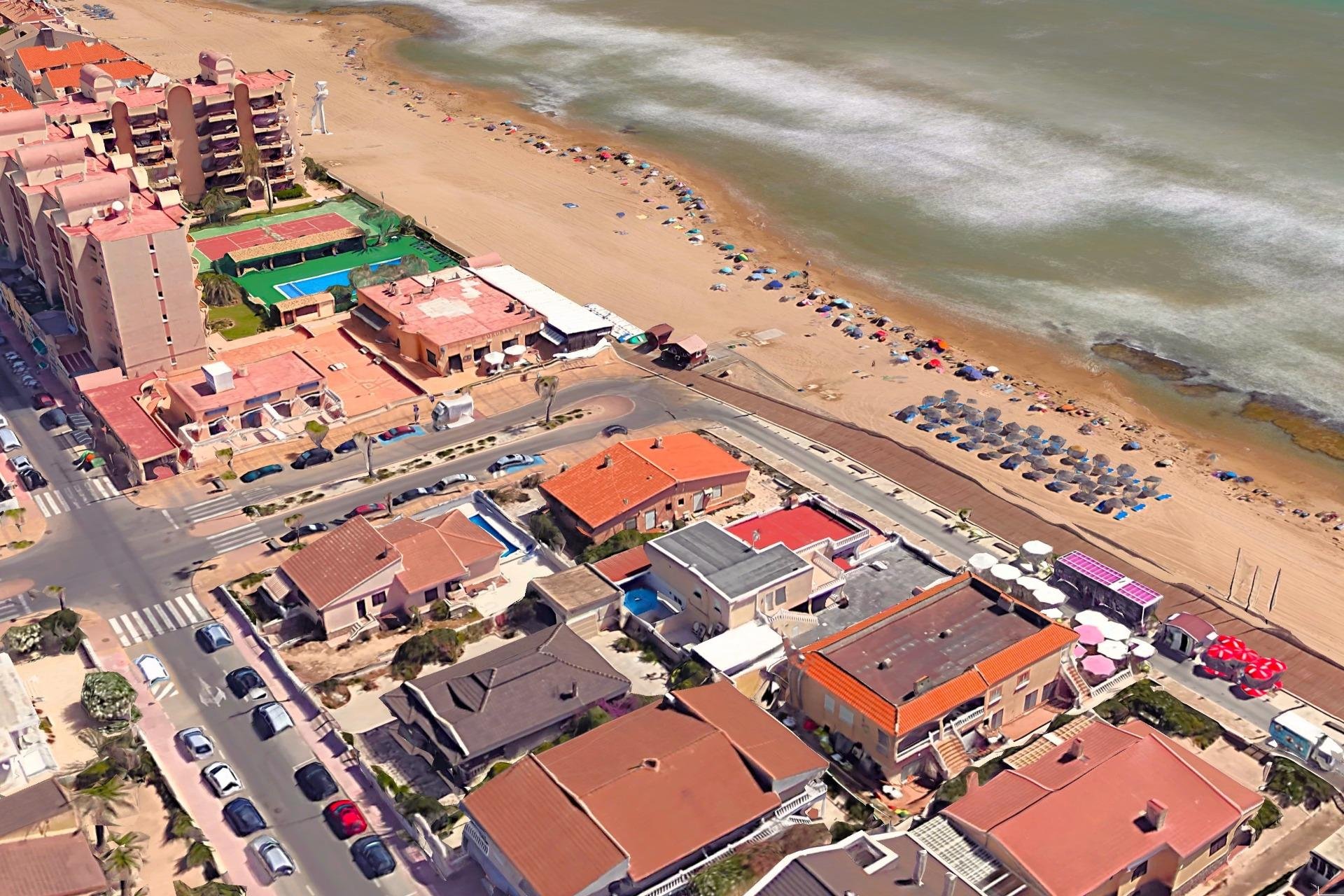 Revânzare - Town House -
Torrevieja - La Mata