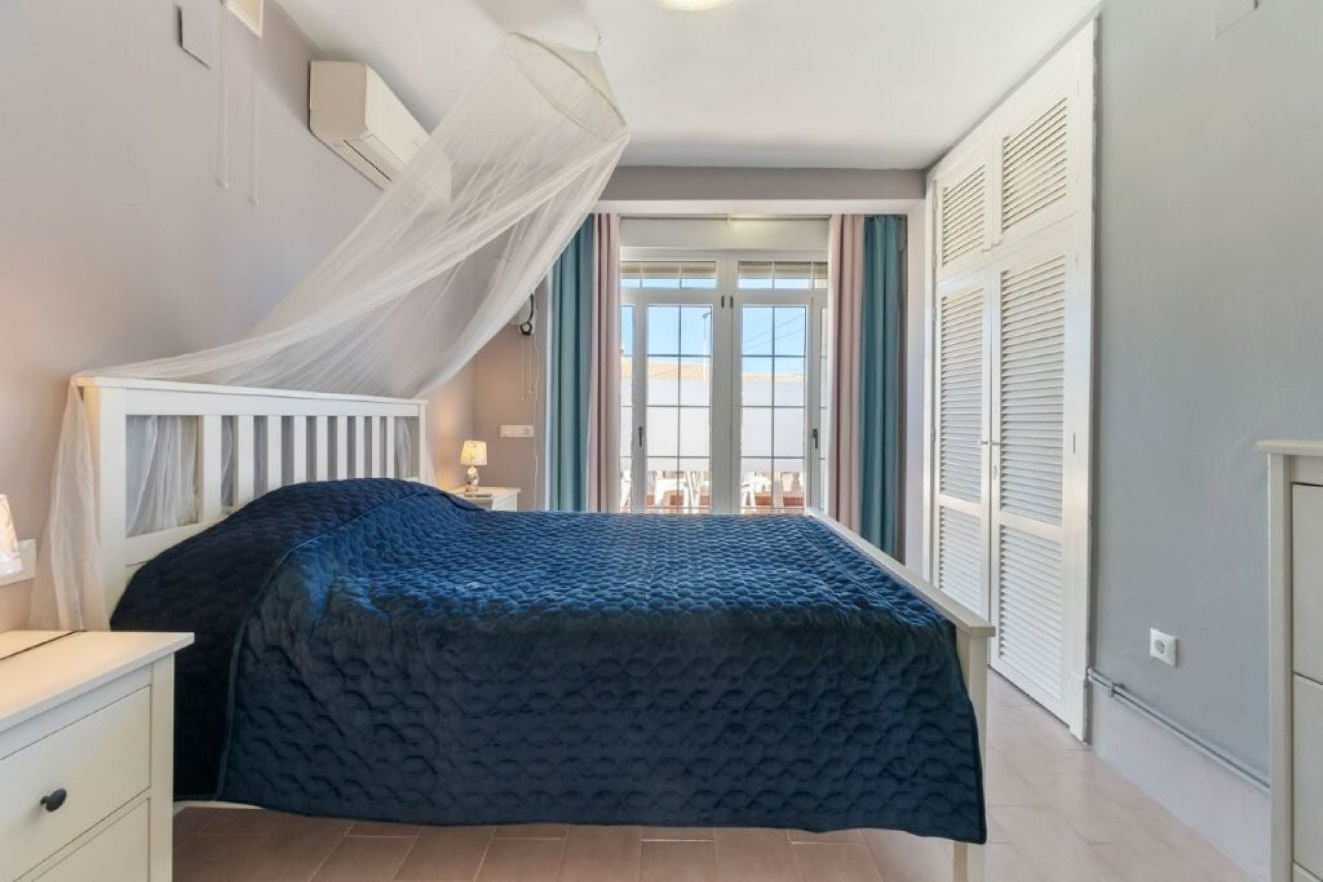 Revânzare - Town House -
Torrevieja - Los Frutales/ La Rosaleda