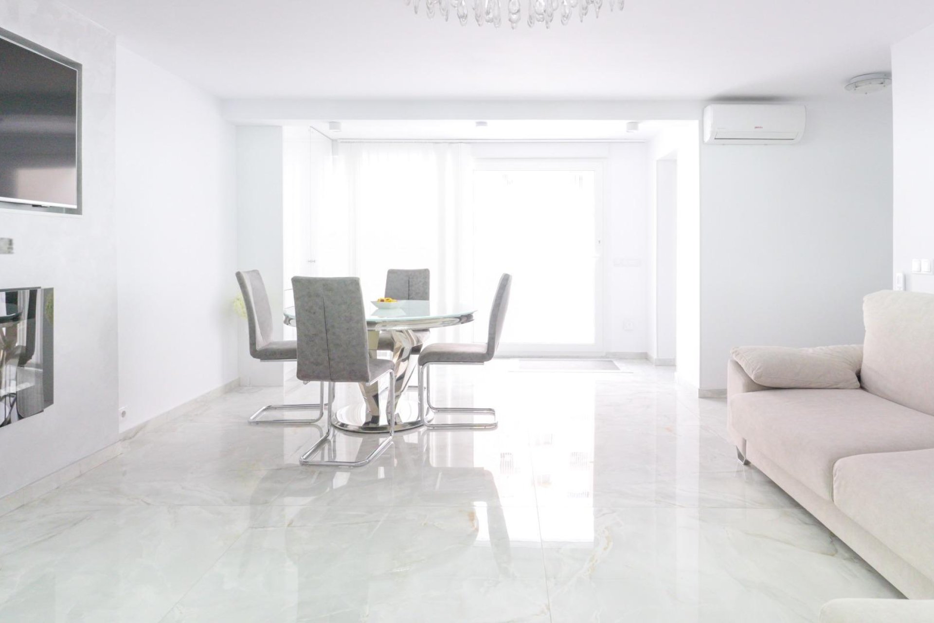 Revânzare - Town House -
Torrevieja - Punta Prima