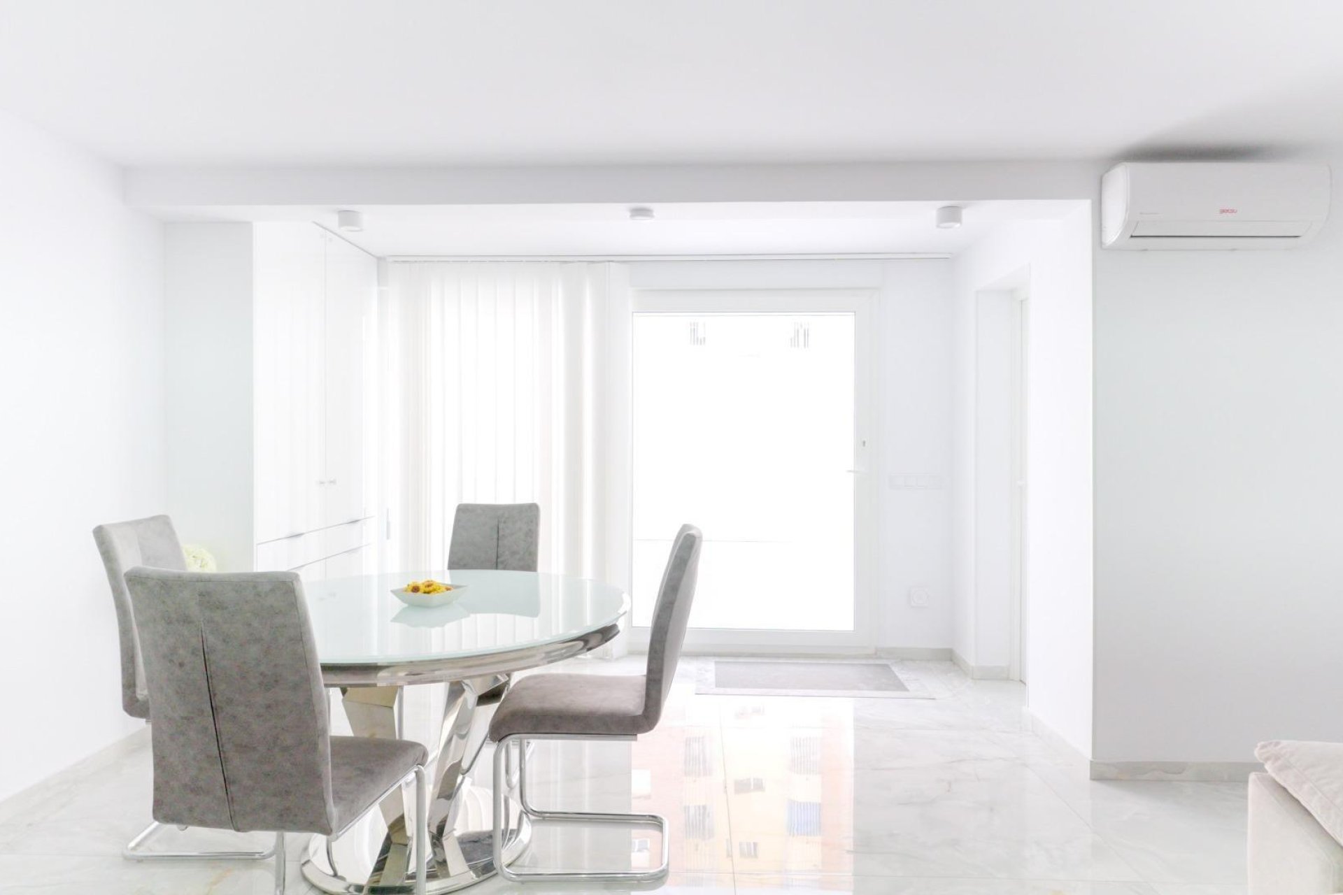 Revânzare - Town House -
Torrevieja - Punta Prima