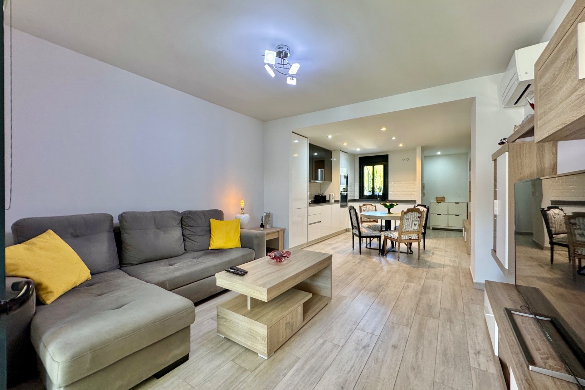 Revente - Appartement -
San Miguel de Salinas - Inland