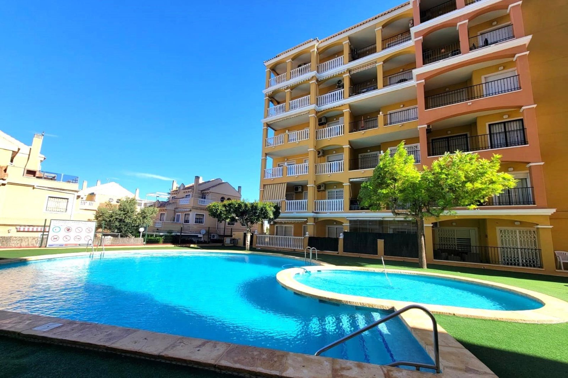 Revente - Appartement -
Torrevieja - Aguas Nuevas