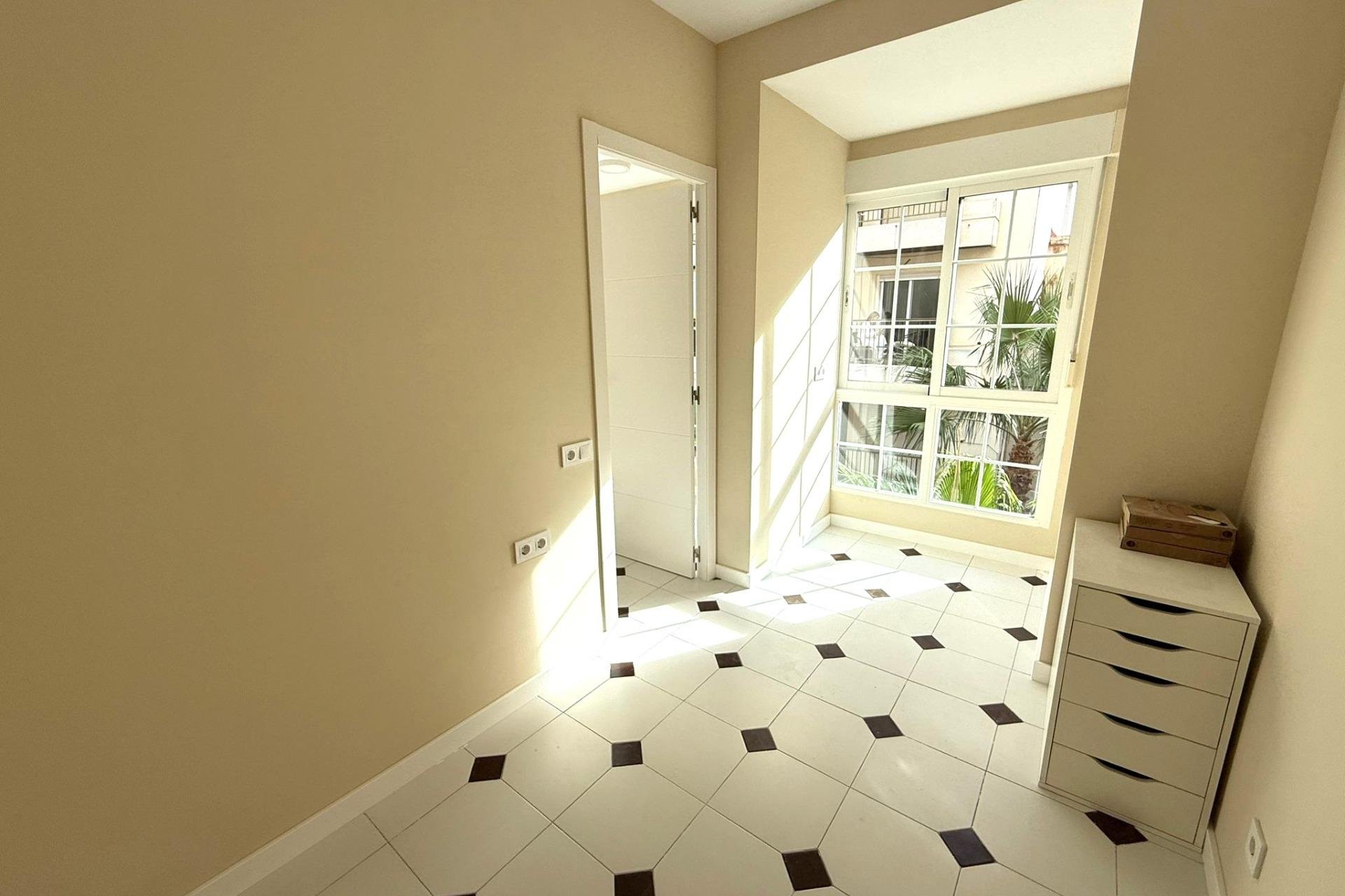 Revente - Appartement -
Torrevieja - Centro