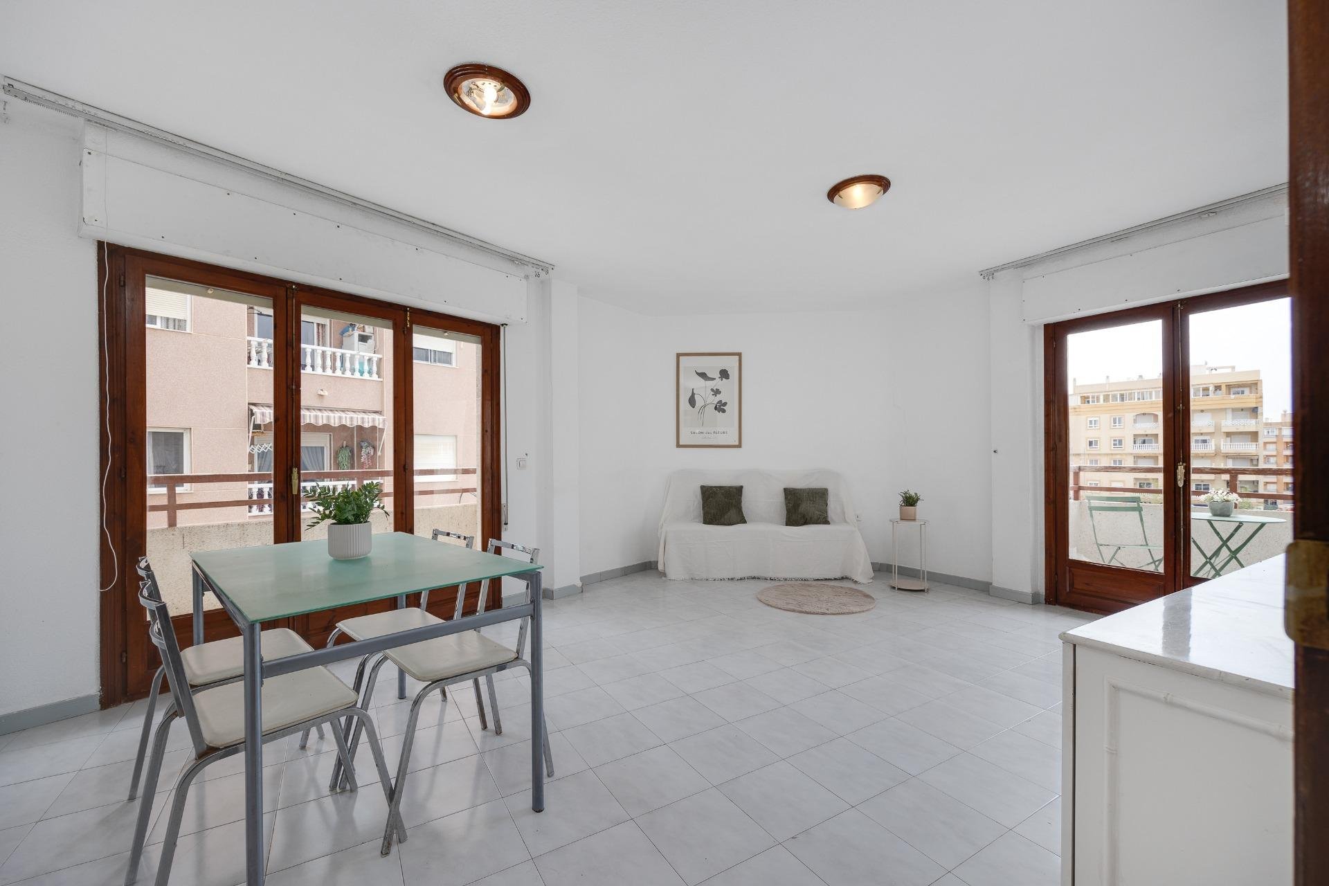 Revente - Appartement -
Torrevieja - Estacion De Autobuses