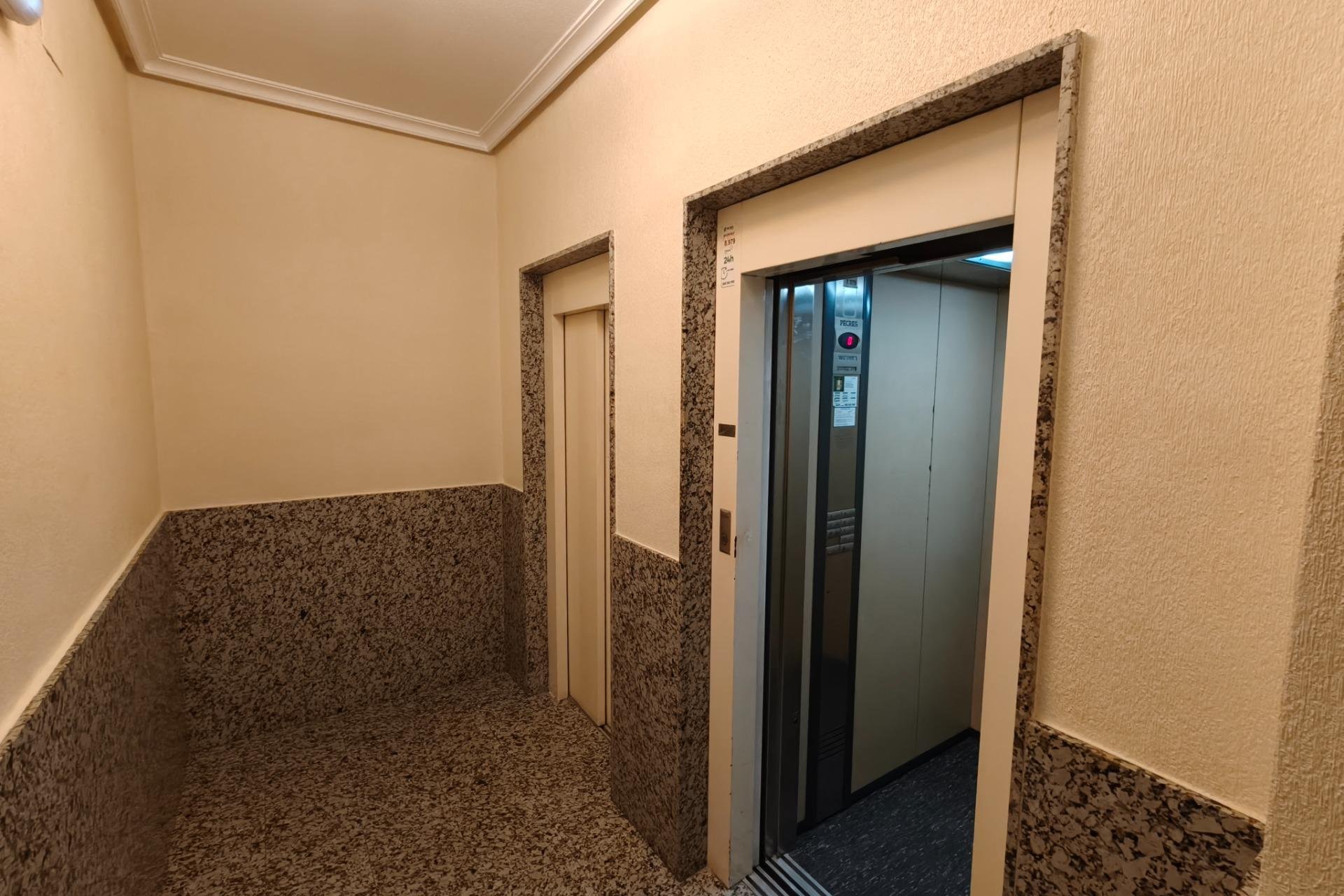 Revente - Appartement -
Torrevieja - Estacion De Autobuses