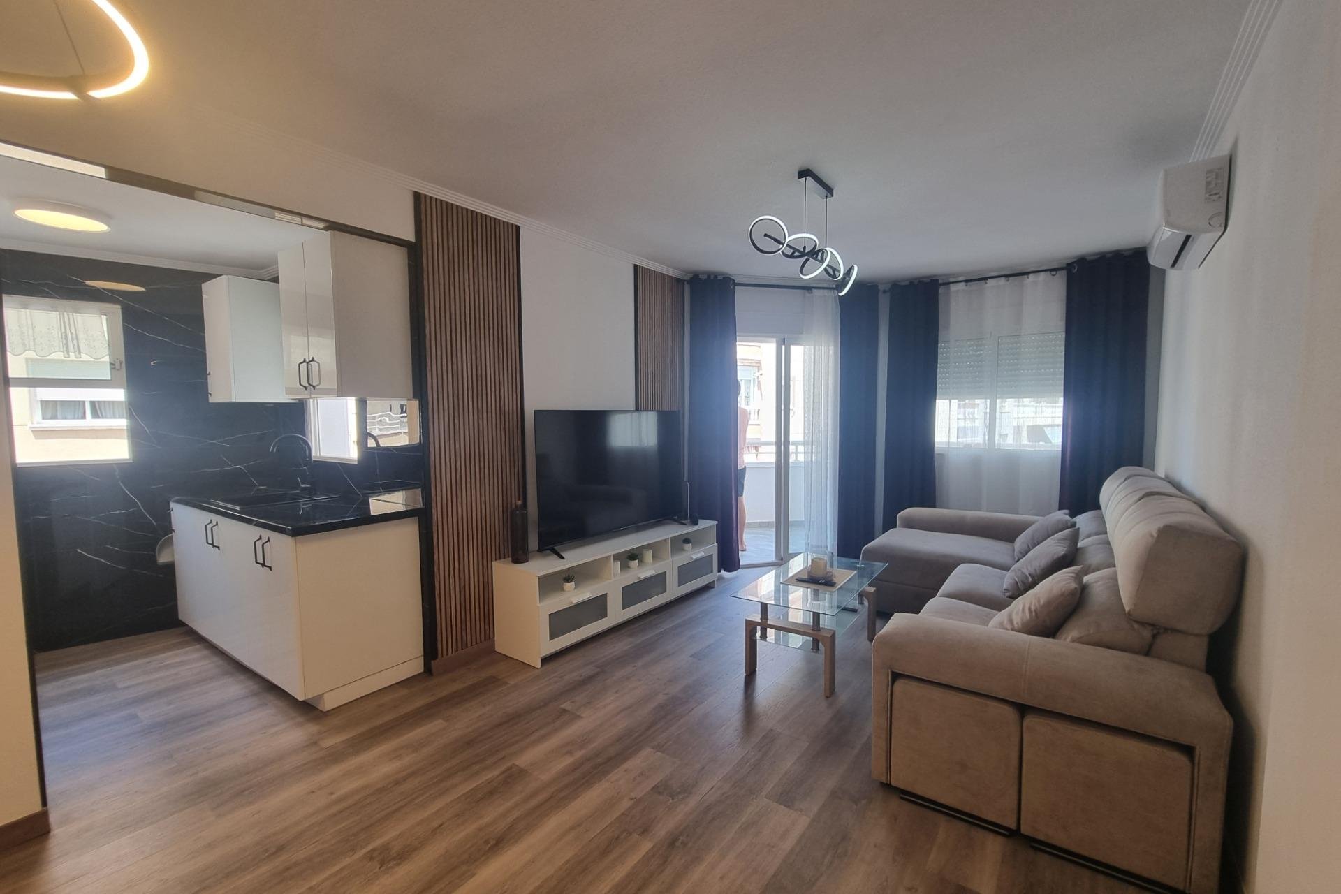 Revente - Appartement -
Torrevieja - Estacion De Autobuses