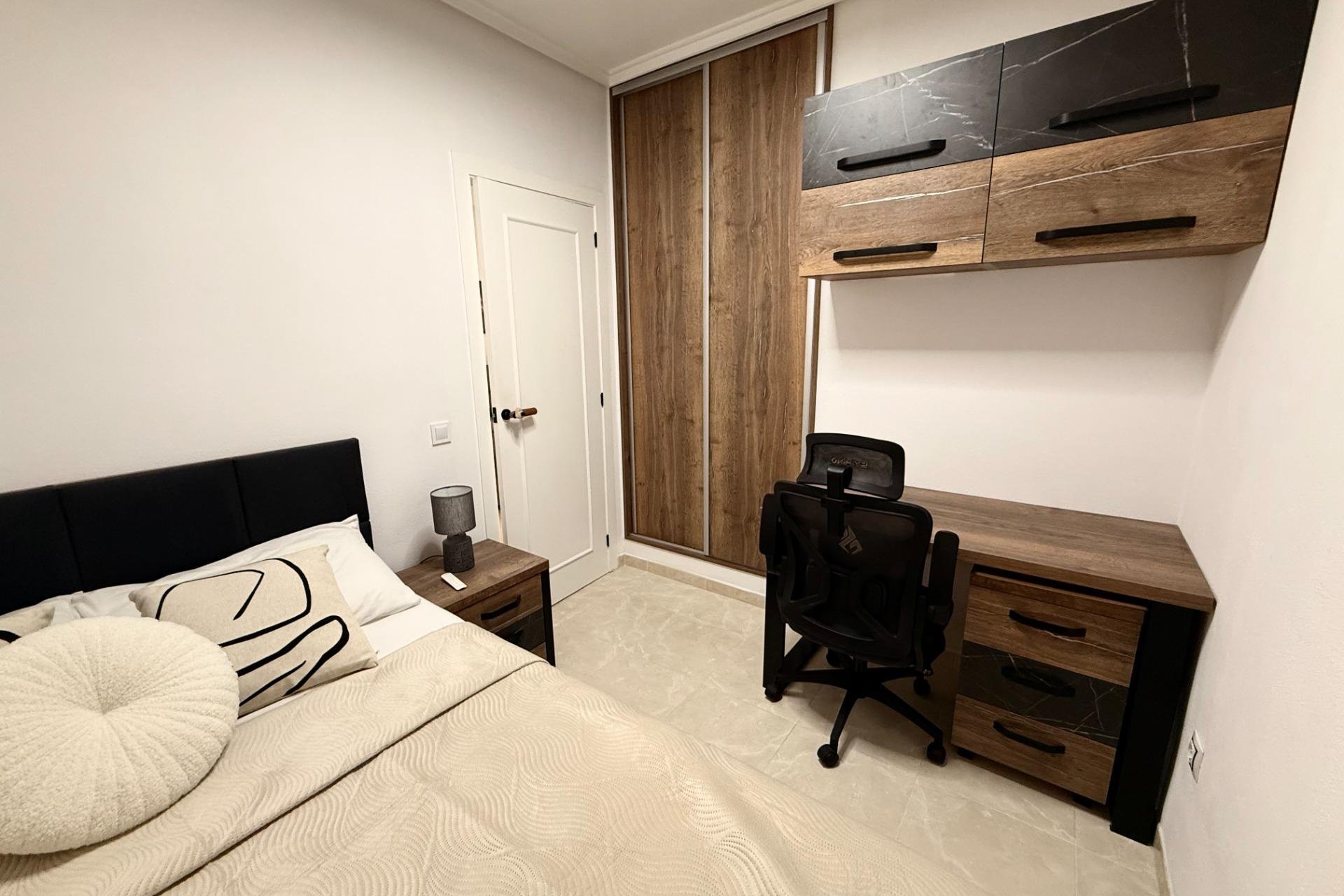 Revente - Appartement -
Torrevieja - Estacion De Autobuses