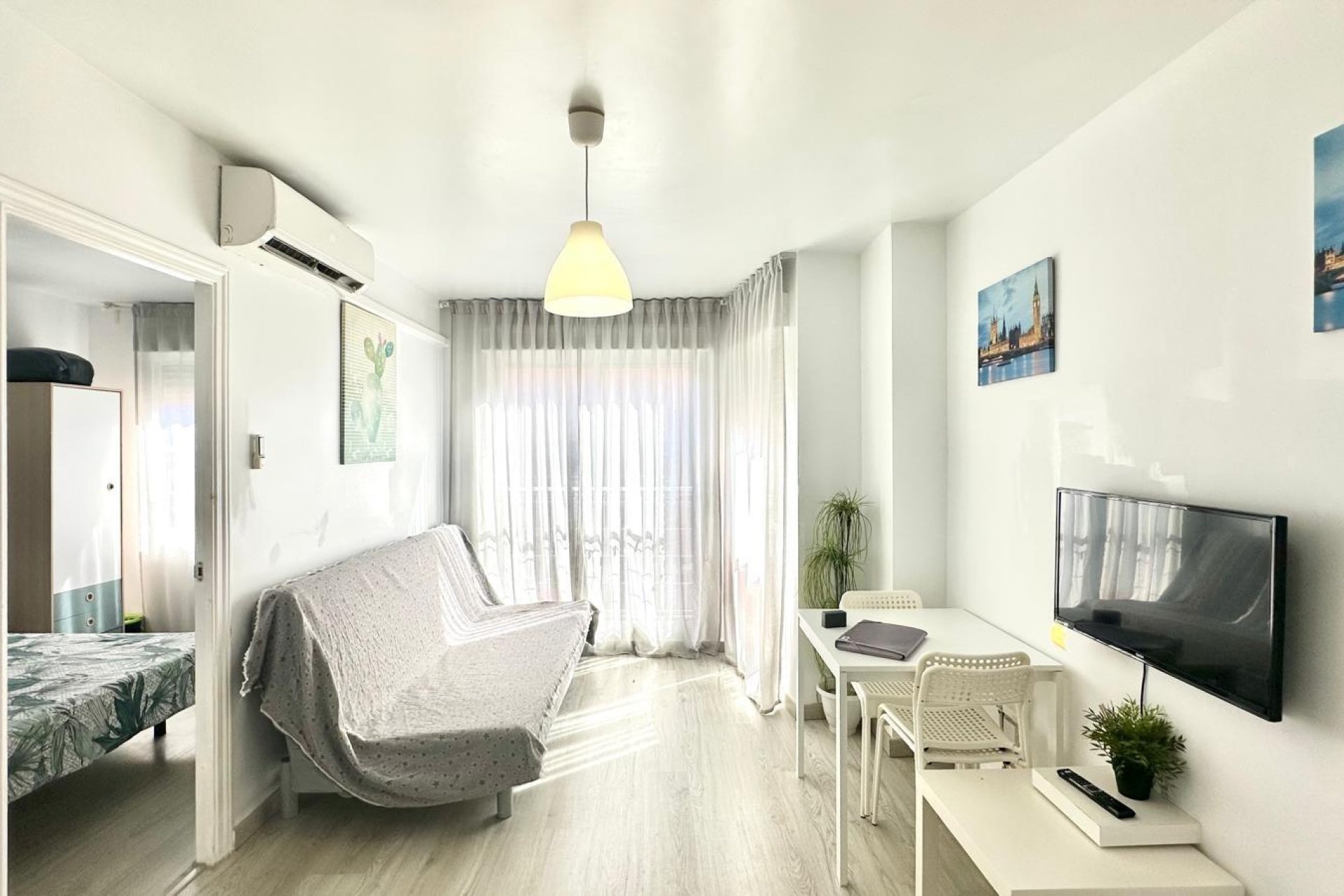 Revente - Appartement -
Torrevieja - Paseo Maritimo