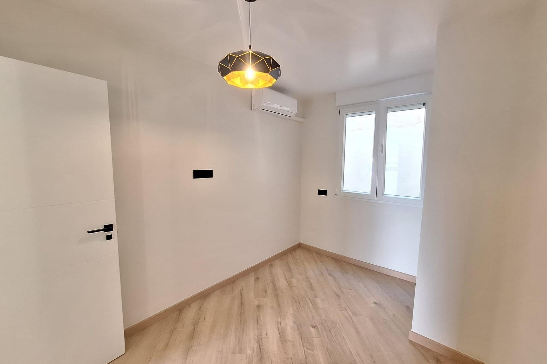 Revente - Appartement -
Torrevieja - Playa de los Locos