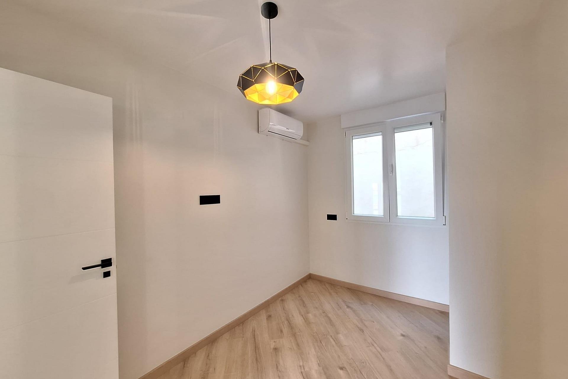 Revente - Appartement -
Torrevieja - Playa de los Locos