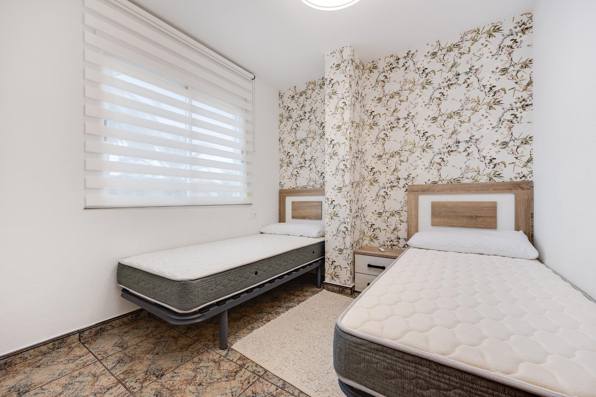 Revente - Appartement -
Torrevieja - Playa De Los Naufragos