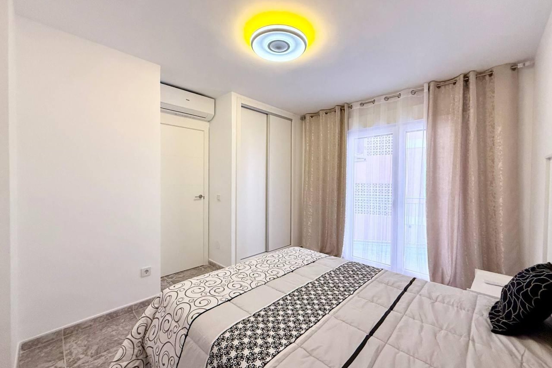 Revente - Appartement -
Torrevieja - Playa del Cura