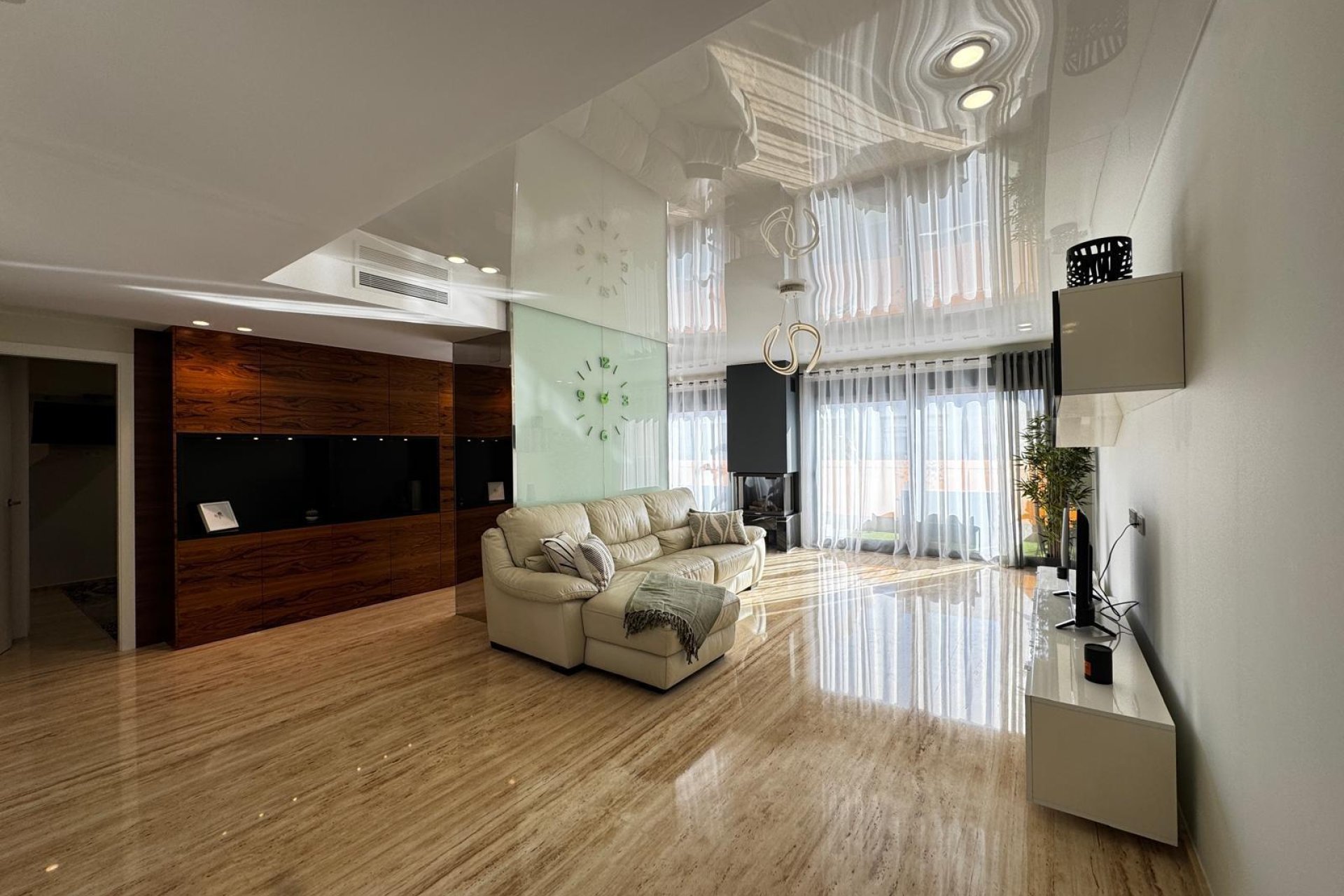 Revente - Attique -
Torrevieja - Estacion De Autobuses