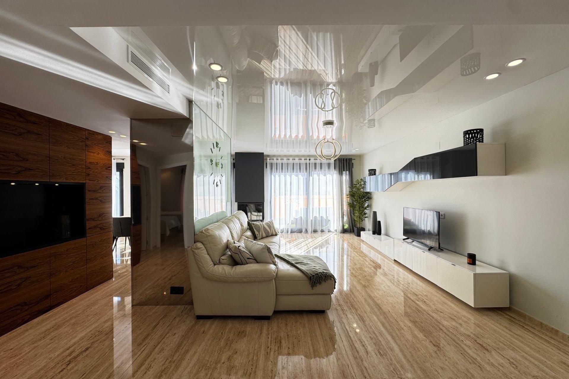 Revente - Attique -
Torrevieja - Estacion De Autobuses