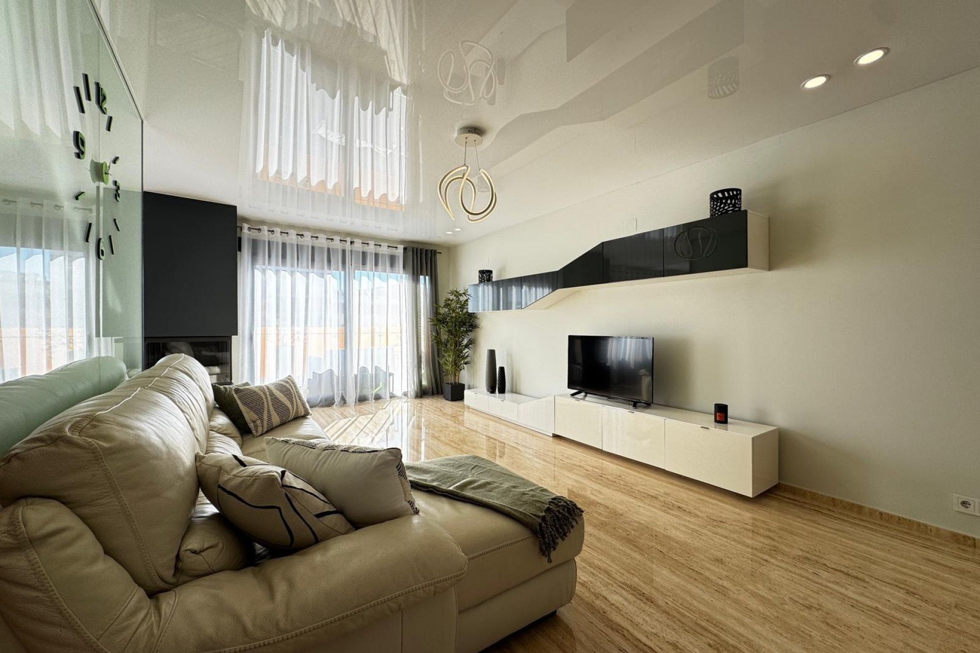 Revente - Attique -
Torrevieja - Estacion De Autobuses