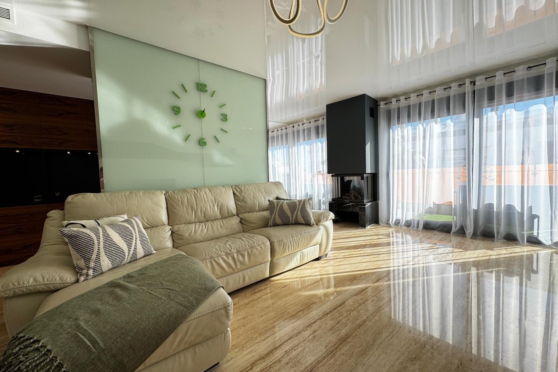 Revente - Attique -
Torrevieja - Estacion De Autobuses