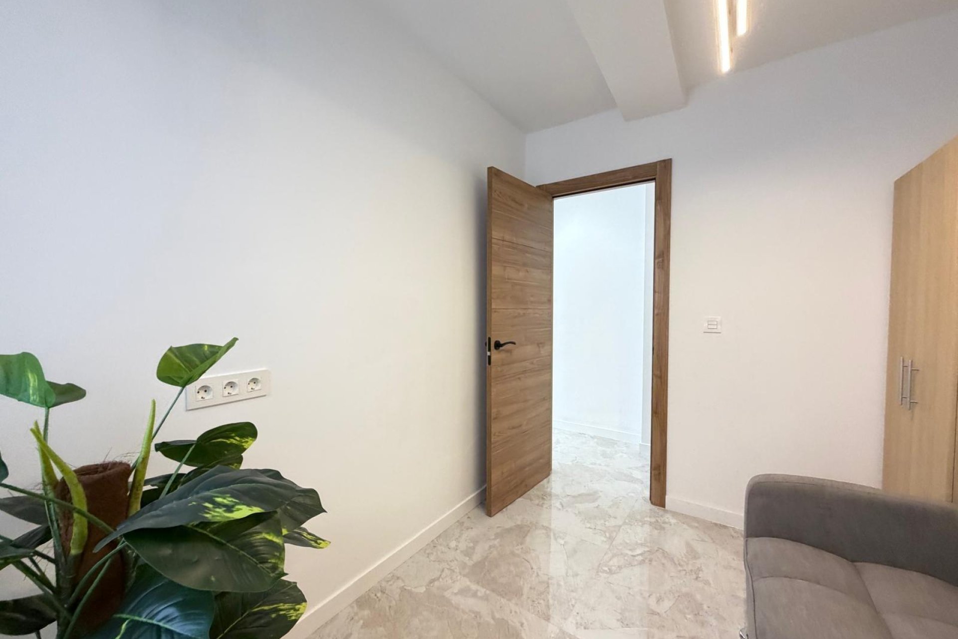 Revente - Attique -
Torrevieja - Estacion De Autobuses