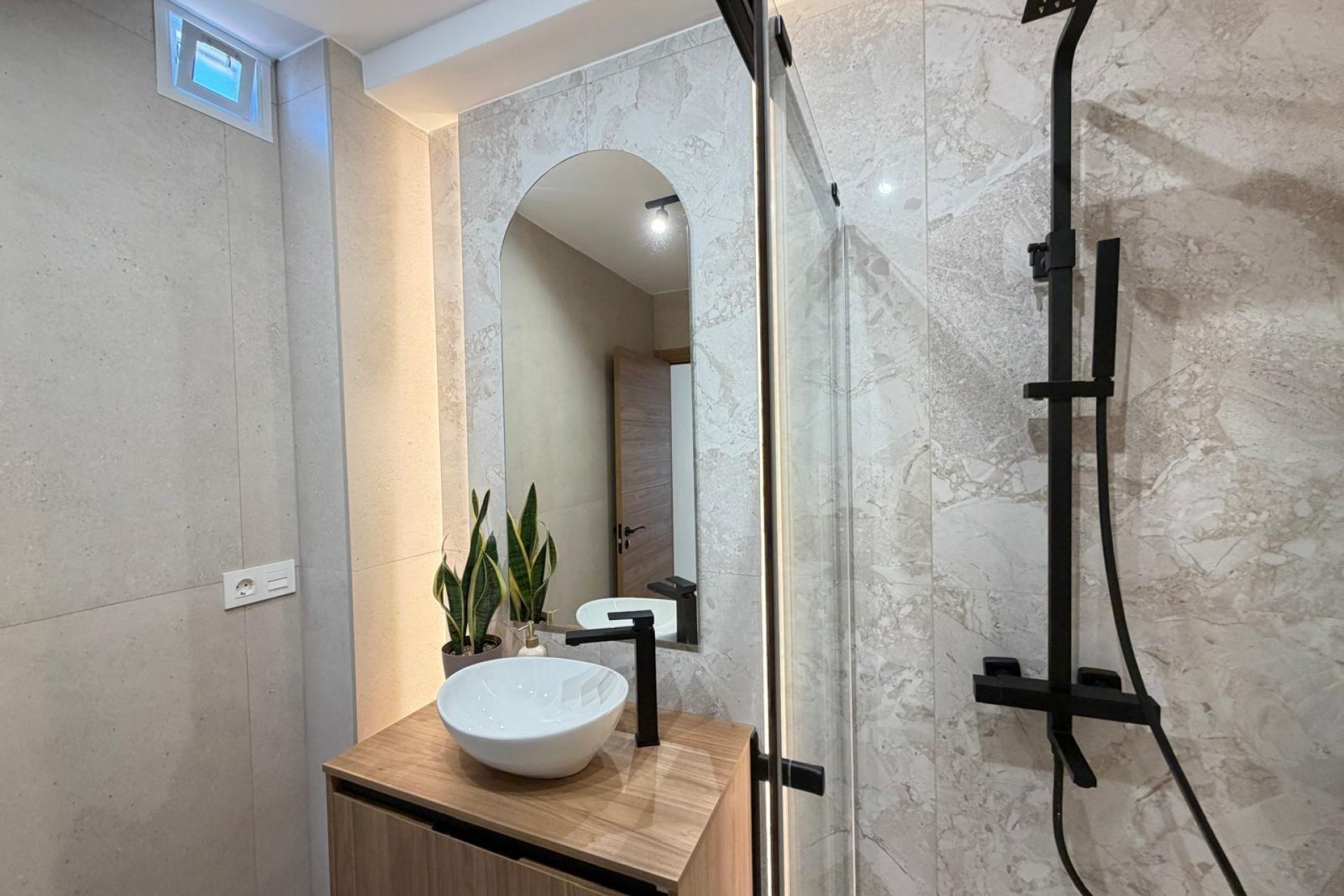 Revente - Attique -
Torrevieja - Estacion De Autobuses