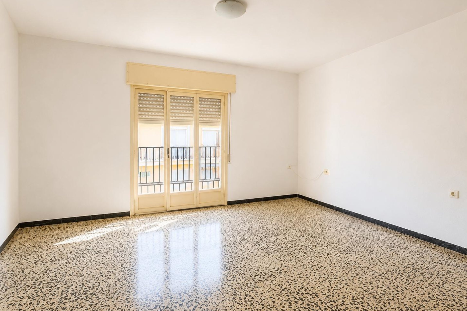 Revente - Maison de ville -
Pinoso - Inland
