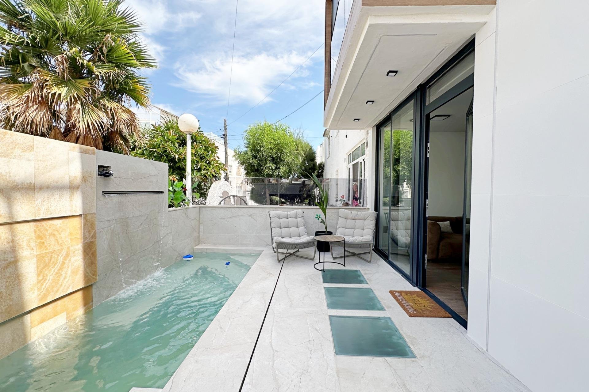 Revente - Maison de ville -
Torrevieja - Calas Blanca