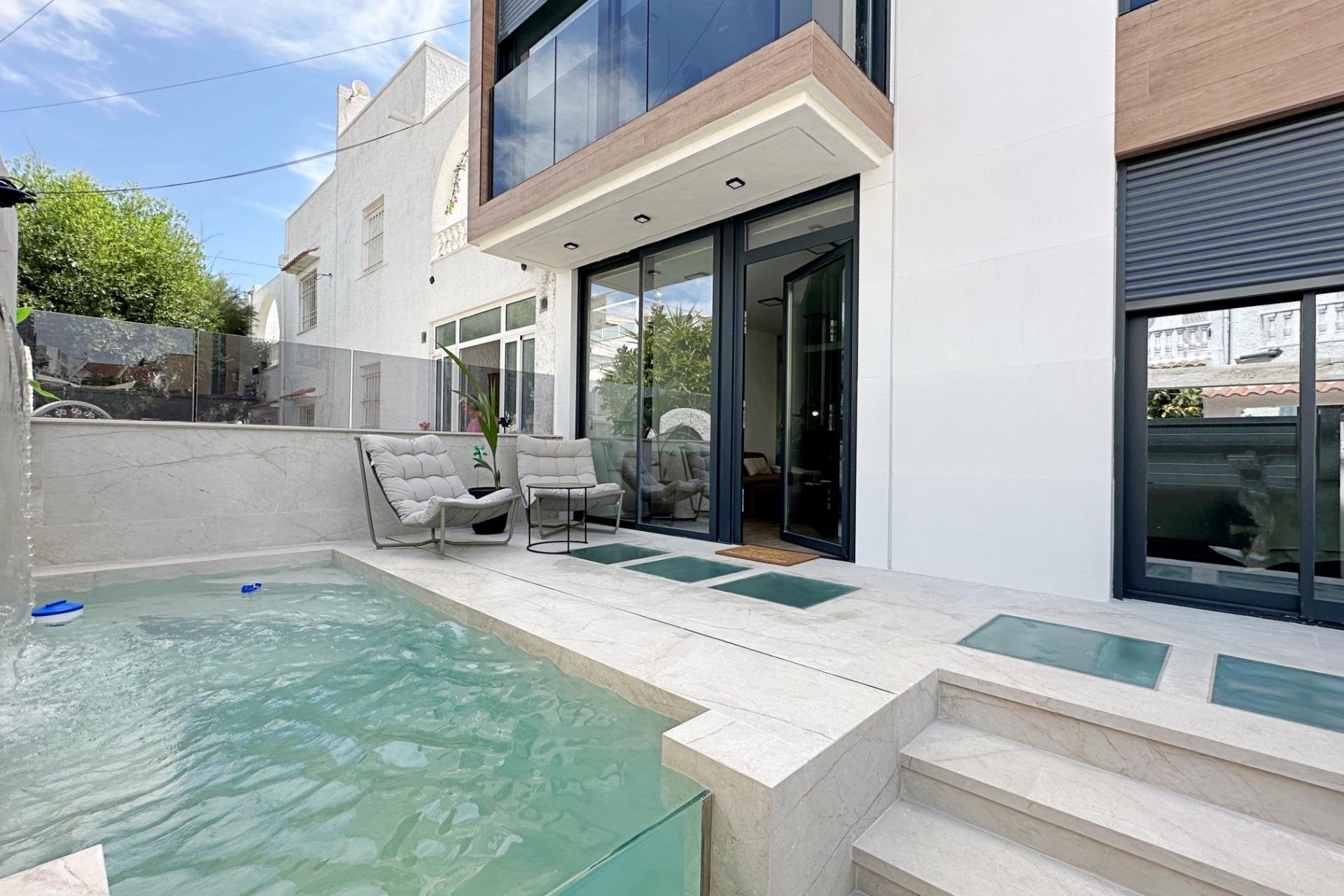 Revente - Maison de ville -
Torrevieja - Calas Blanca