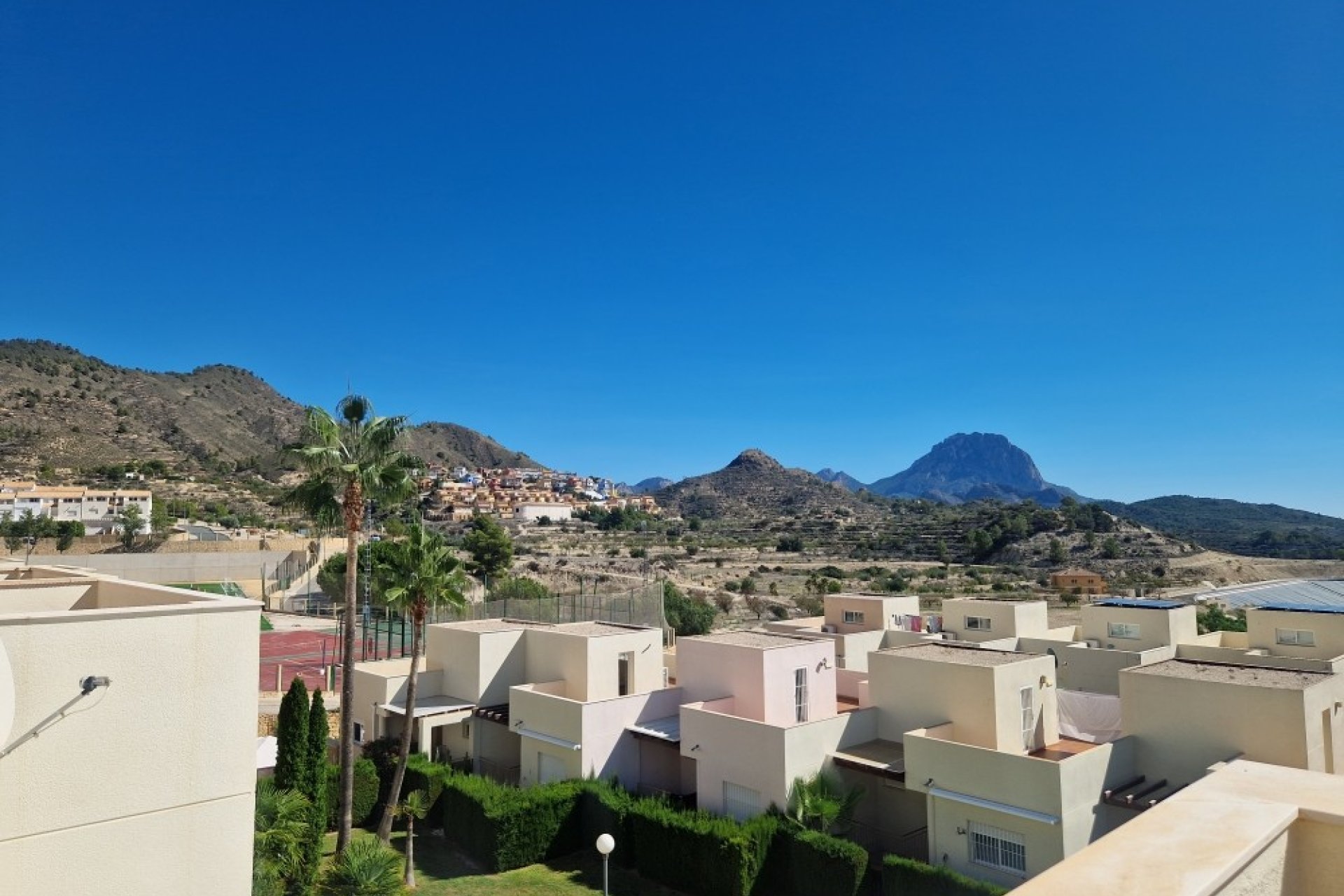 Revente - Semi Detached -
Relleu - Inland