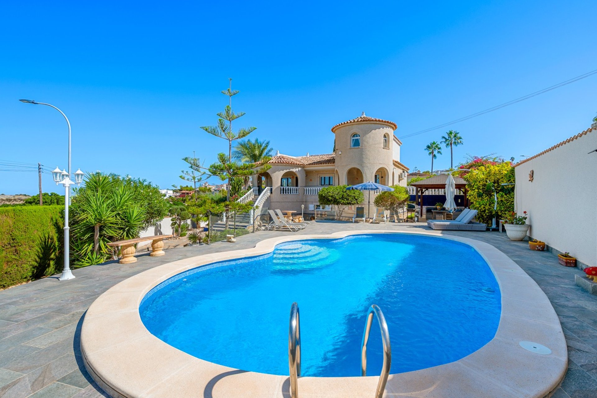 Revente - Villa -
Almoradí - Inland