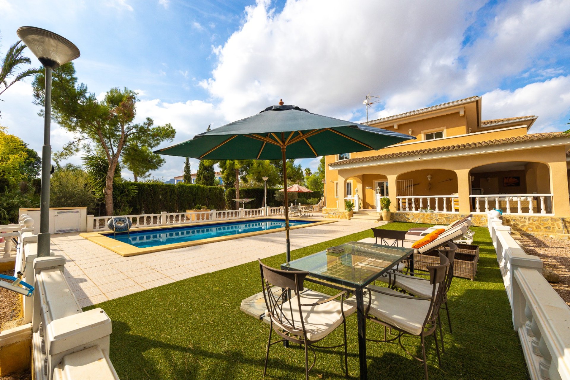 Revente - Villa -
Aspe - Inland
