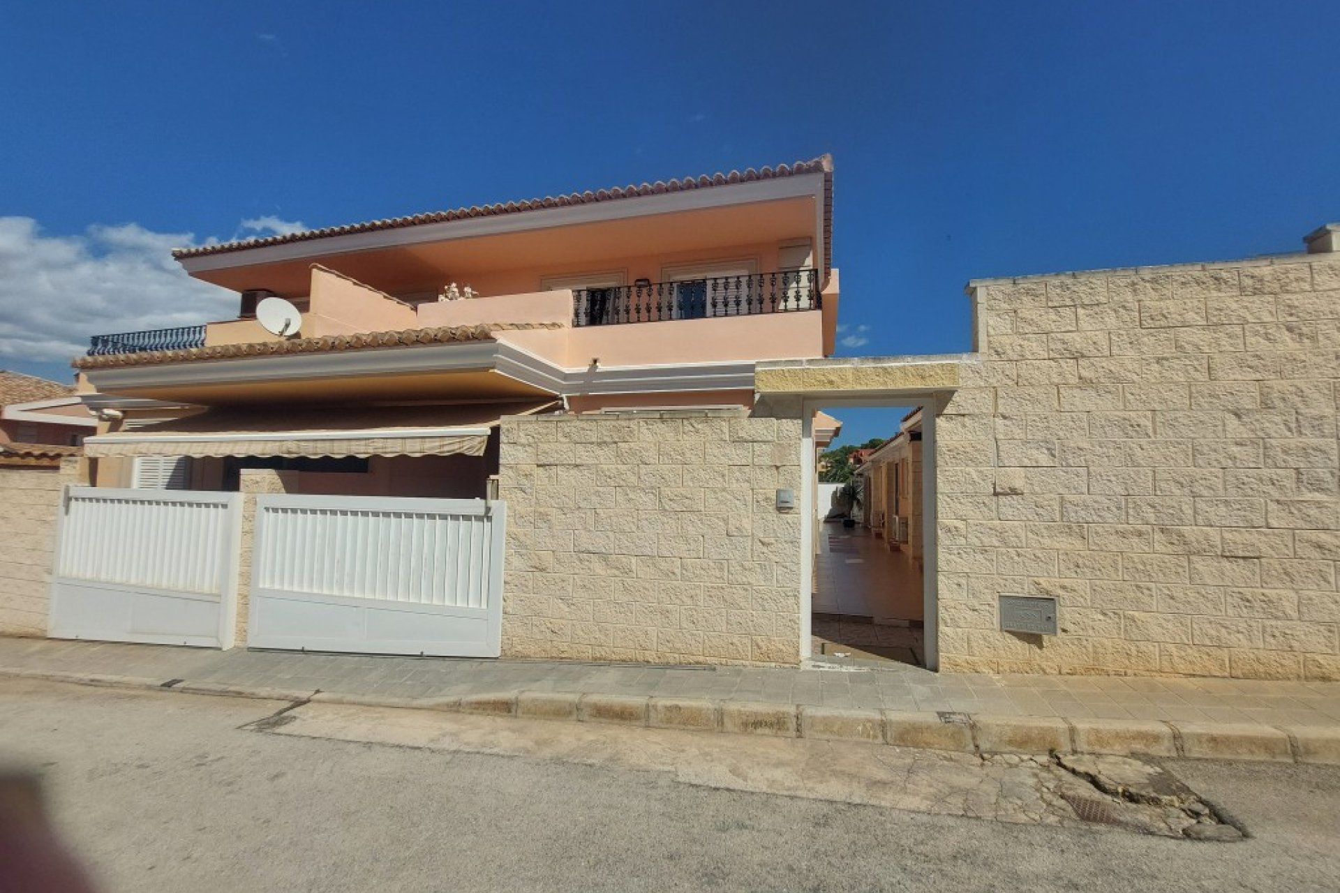 Revente - Villa -
Benidorm - Costa Blanca