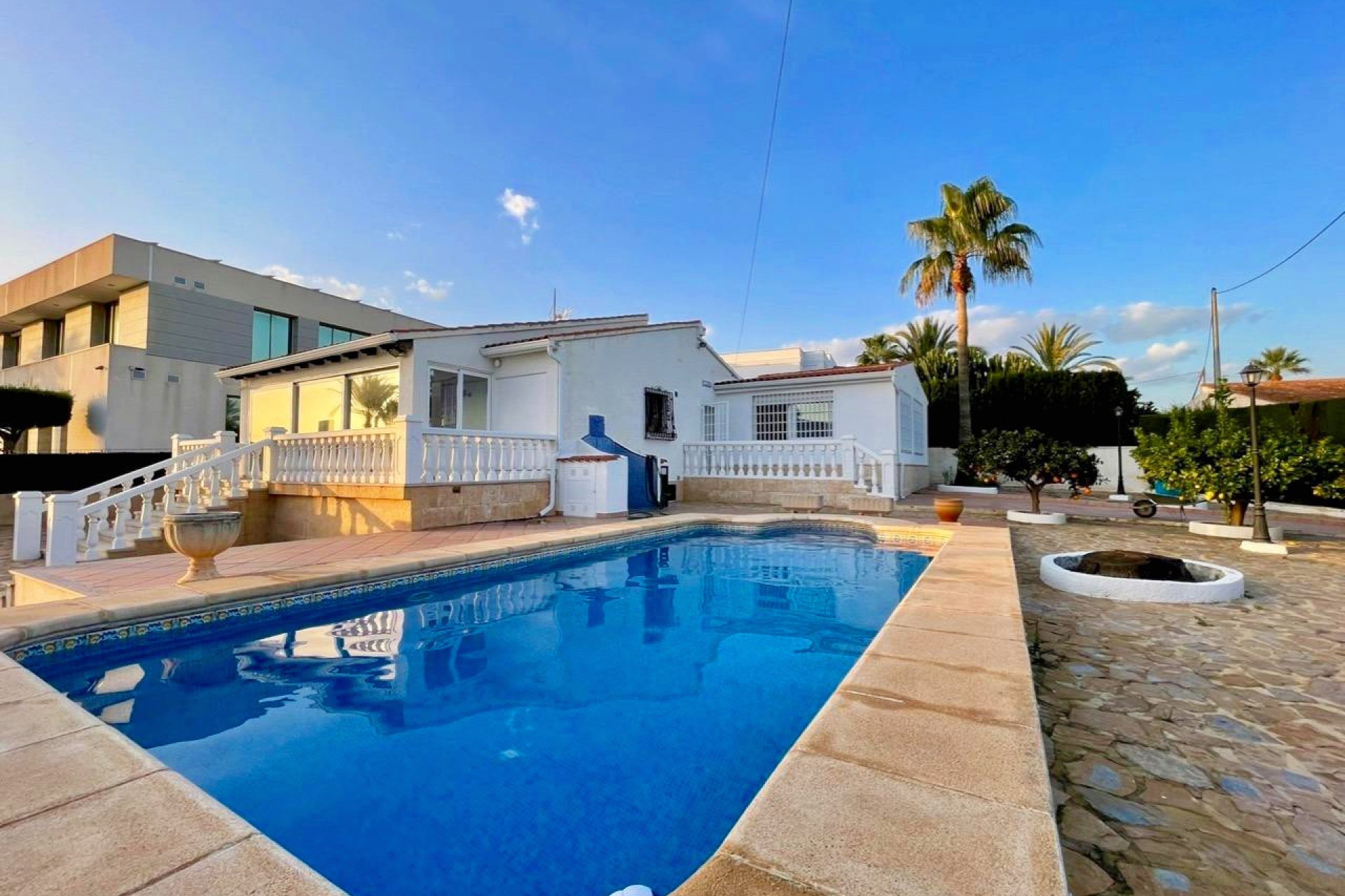 Revente - Villa -
Benidorm - Urbanizaciones