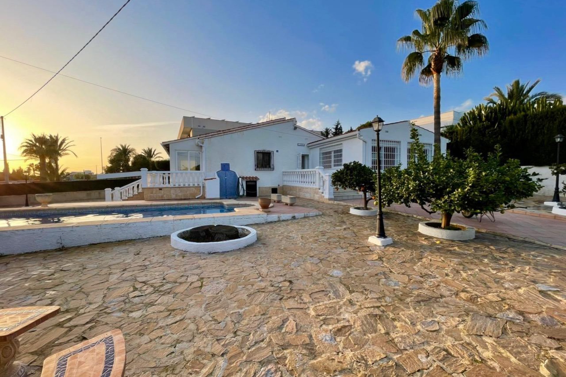 Revente - Villa -
Benidorm - Urbanizaciones